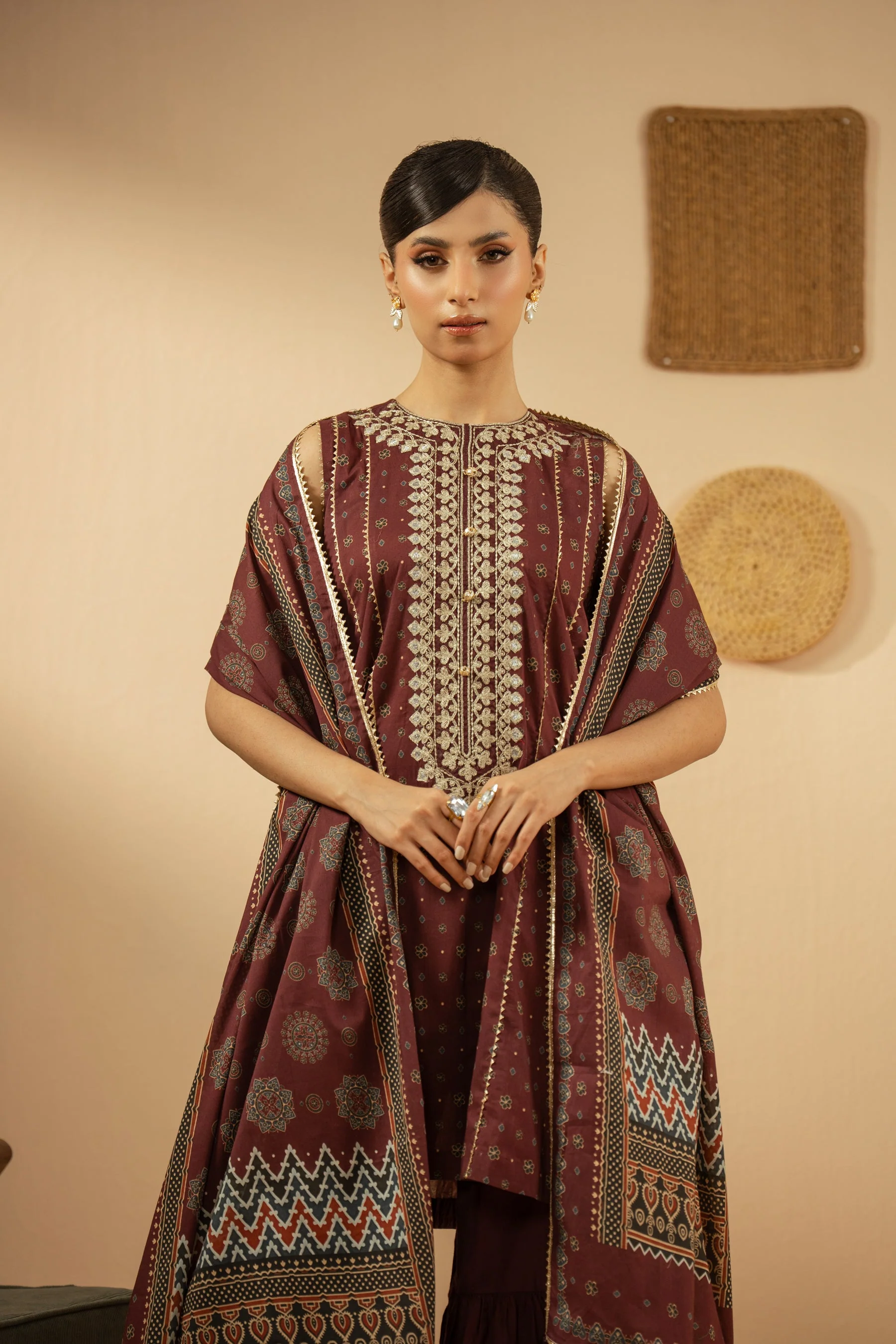 EMBROIDERED LAWN UNSTITCHED 3 PIECE SUIT (FACTORY E-OUTLET) - Image 5