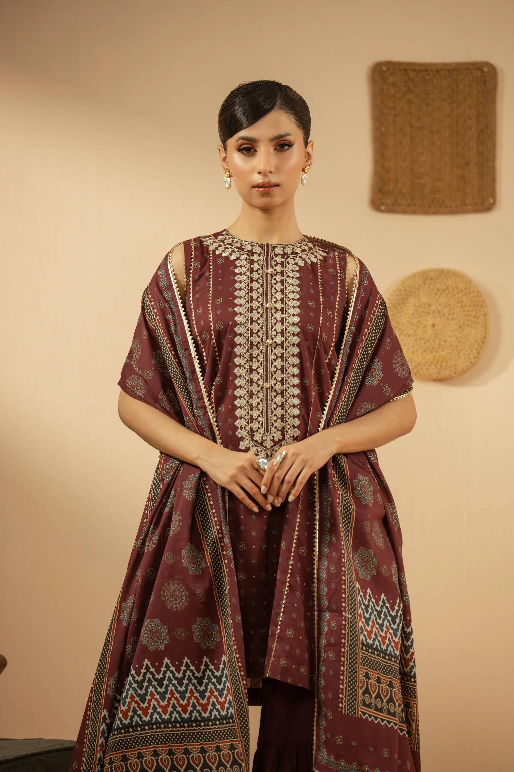 EMBROIDERED LAWN UNSTITCHED 3 PIECE SUIT - Image 5