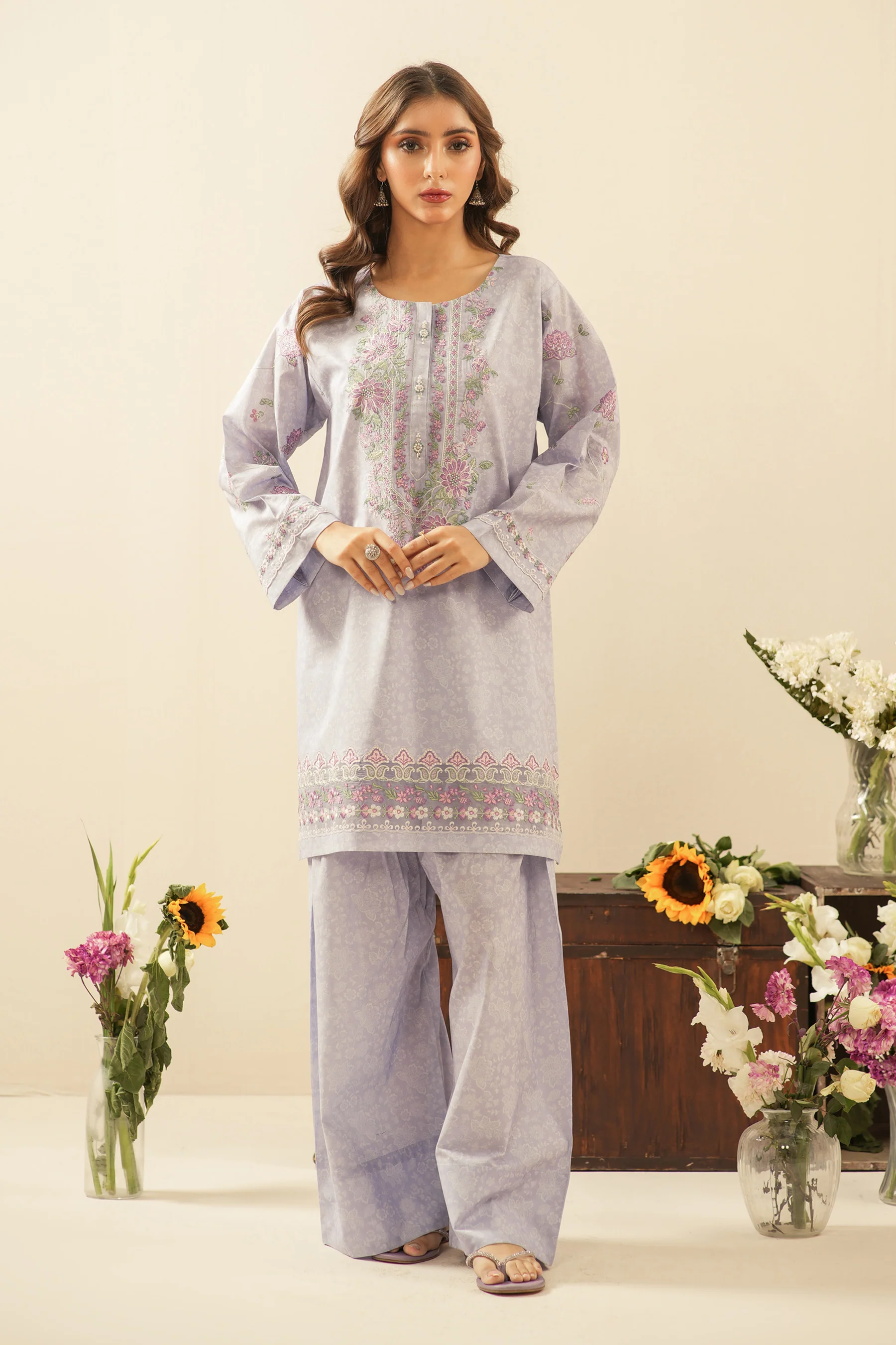 EMBROIDERED LAWN UNSTITCHED 3 PIECE SUIT - Image 4