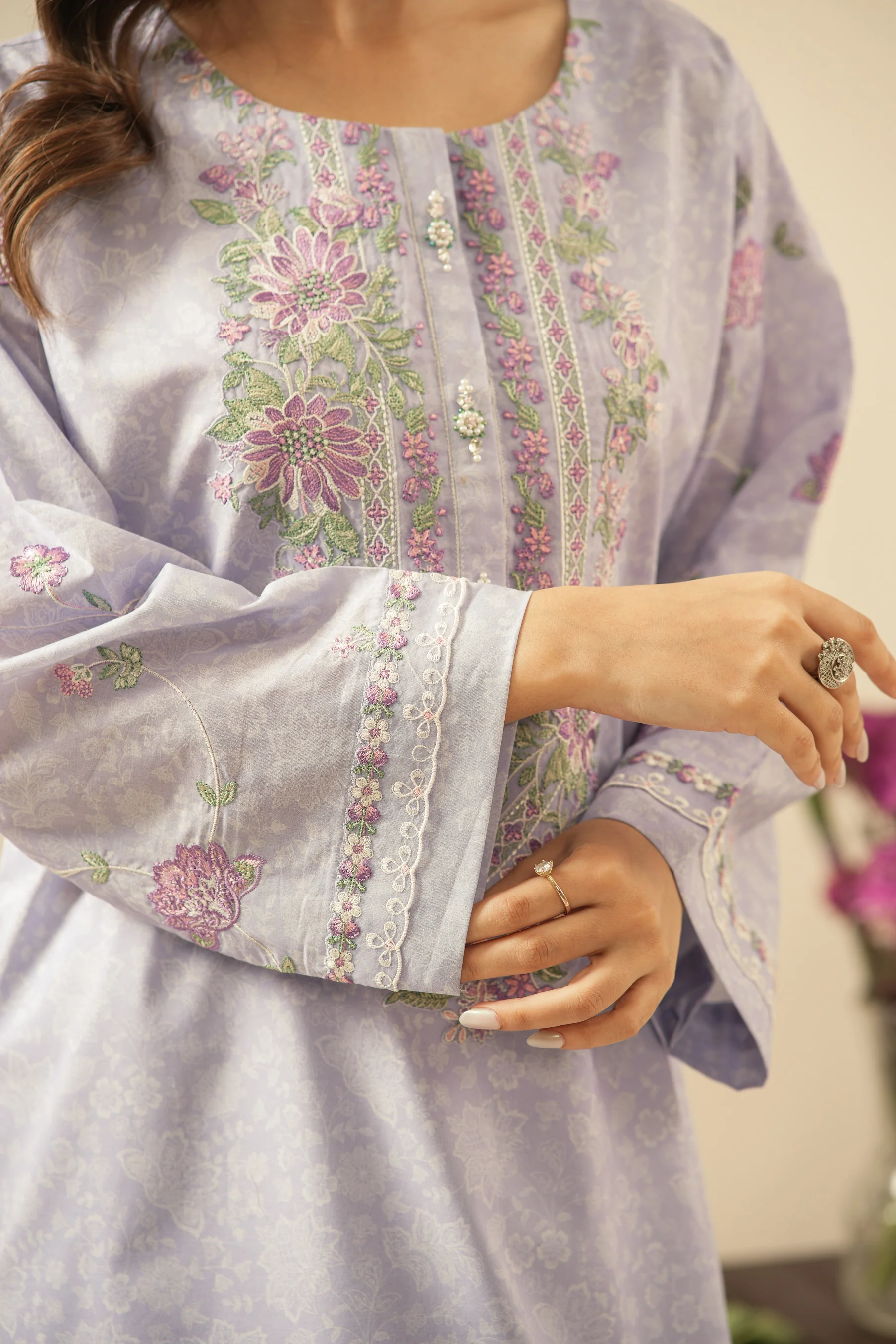 EMBROIDERED LAWN UNSTITCHED 3 PIECE SUIT - Image 5