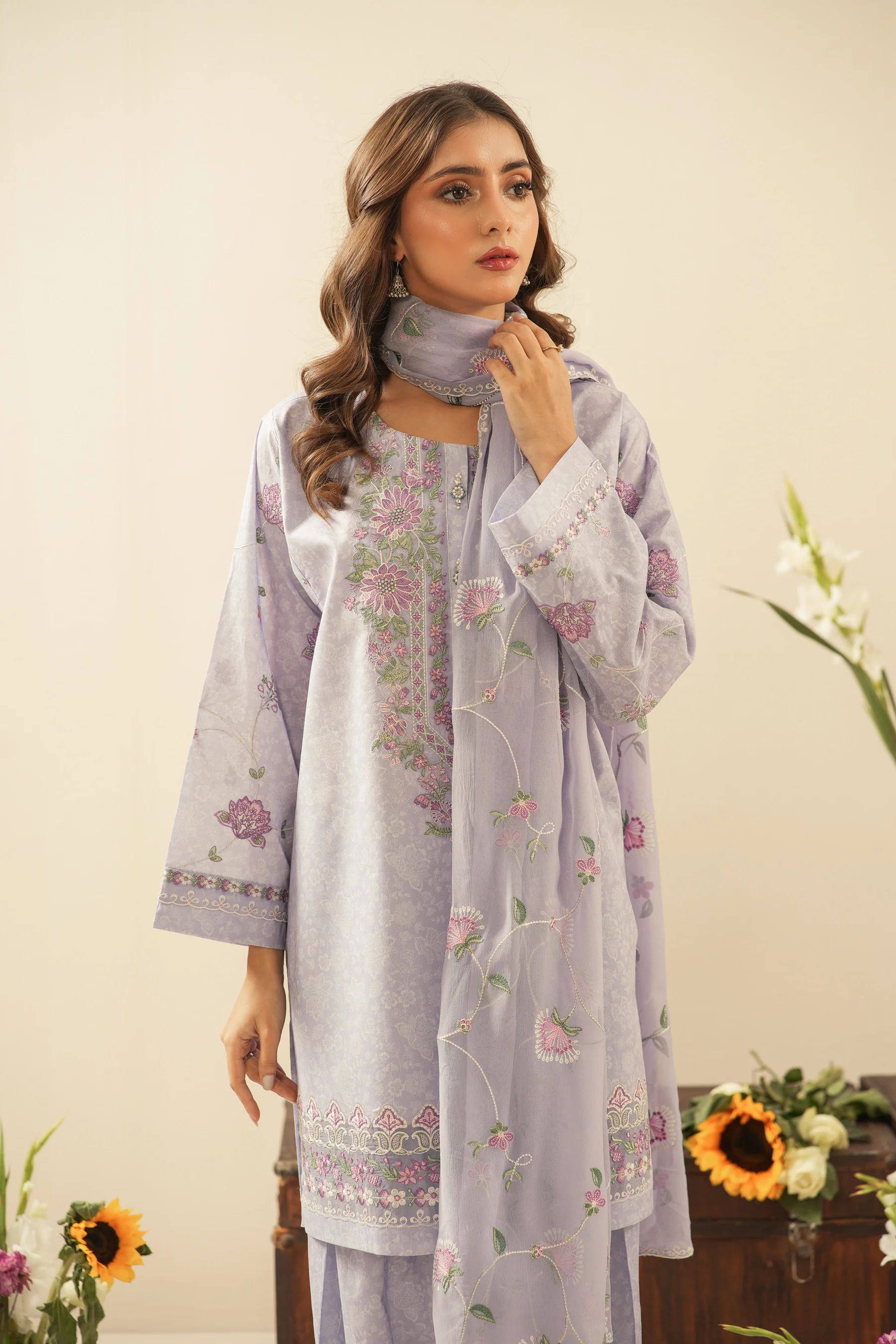 EMBROIDERED LAWN UNSTITCHED 3 PIECE SUIT - Image 6