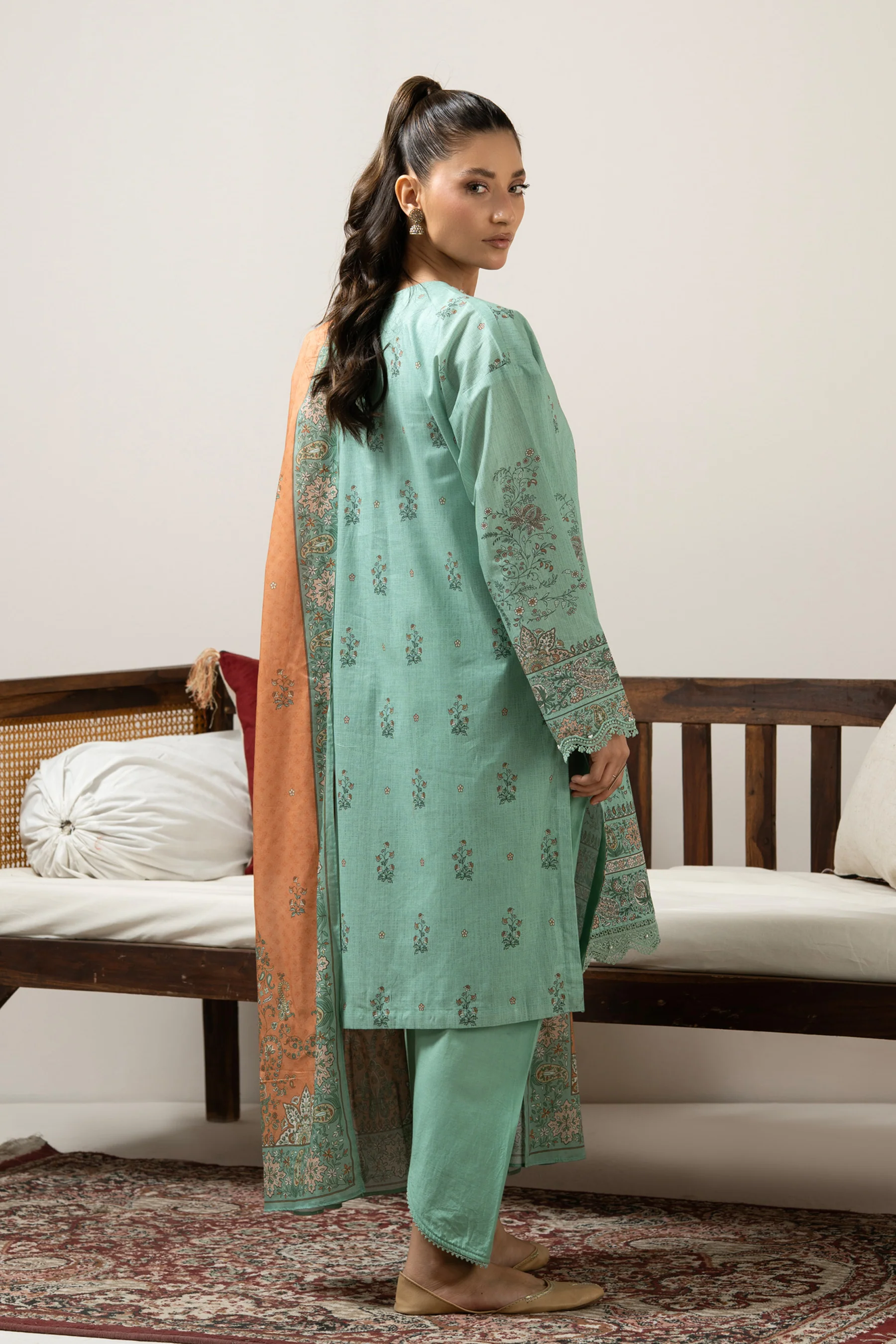 EMBROIDERED LAWN UNSTITCHED 3 PIECE SUIT - Image 5