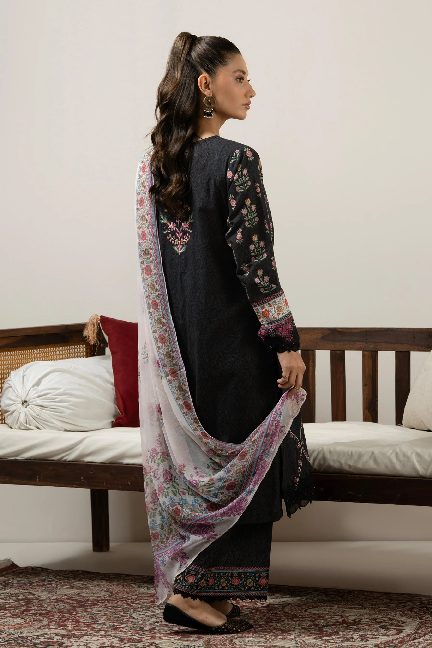 EMBROIDERED LAWN UNSTITCHED 3 PIECE SUIT - Image 6