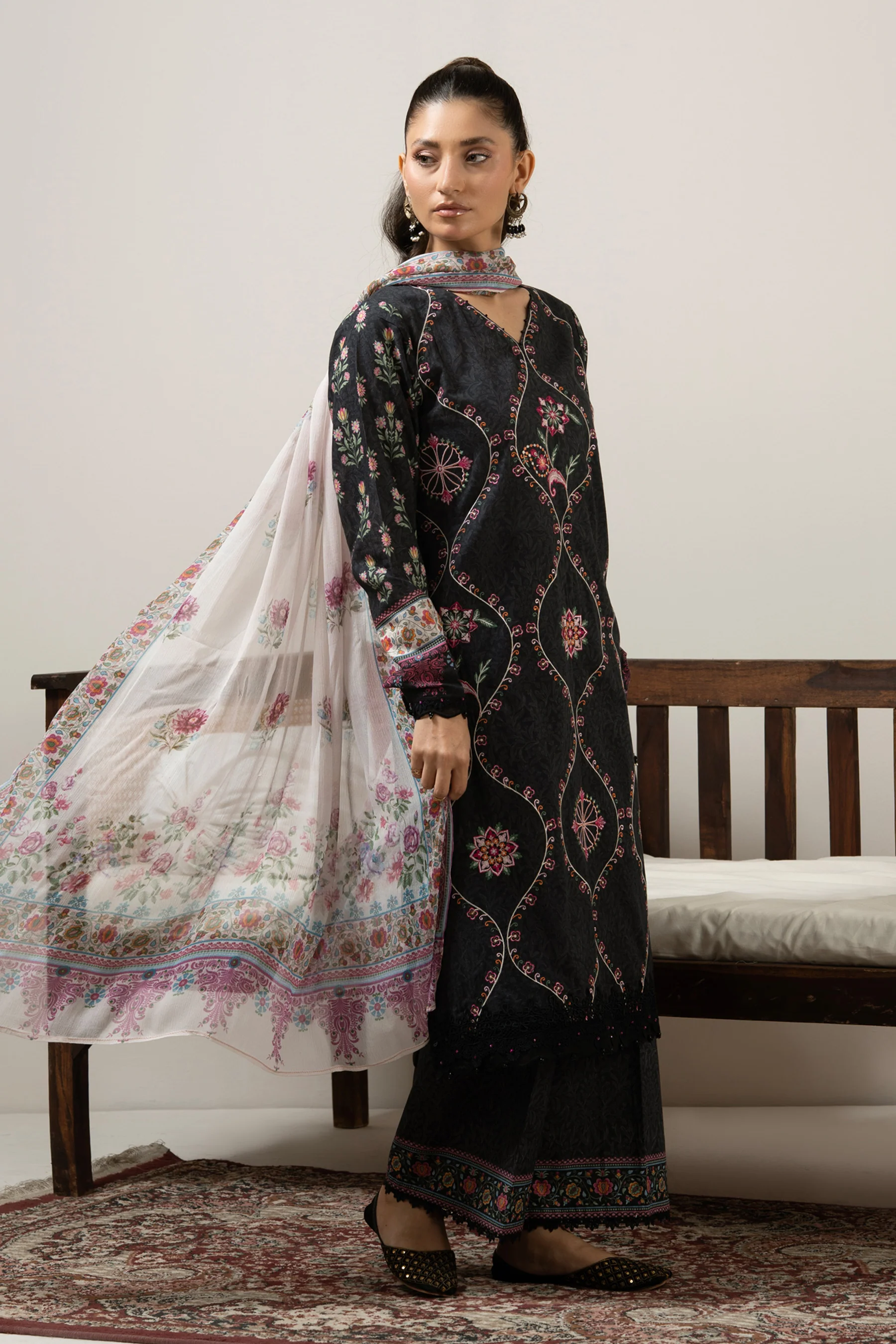 EMBROIDERED LAWN UNSTITCHED 3 PIECE SUIT - Image 7