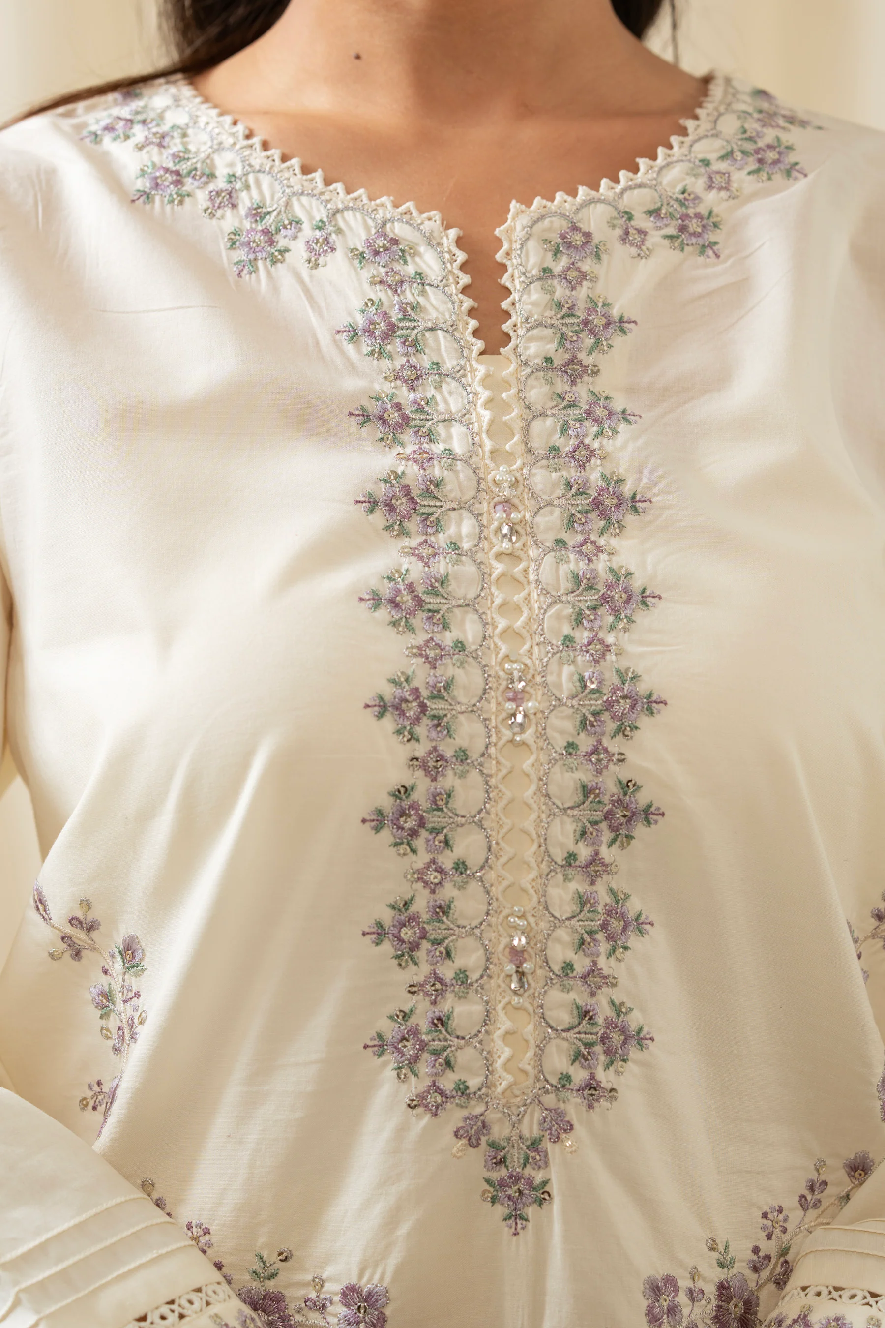 EMBROIDERED OAK SILK STITCHED 3 PIECE SUIT - Image 2