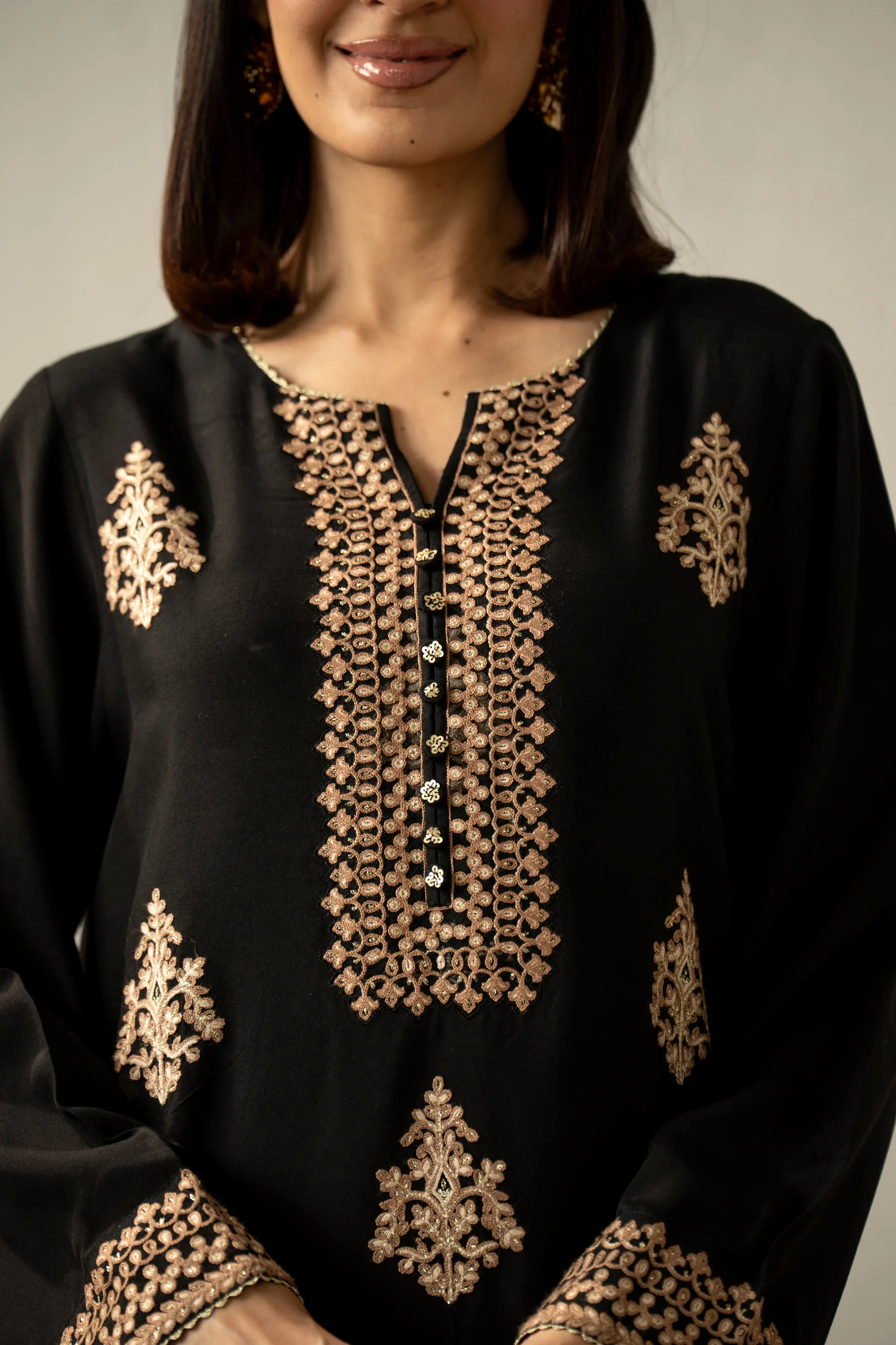 EMBROIDERED OAK SILK STITCHED 3 PIECE SUIT - Image 2