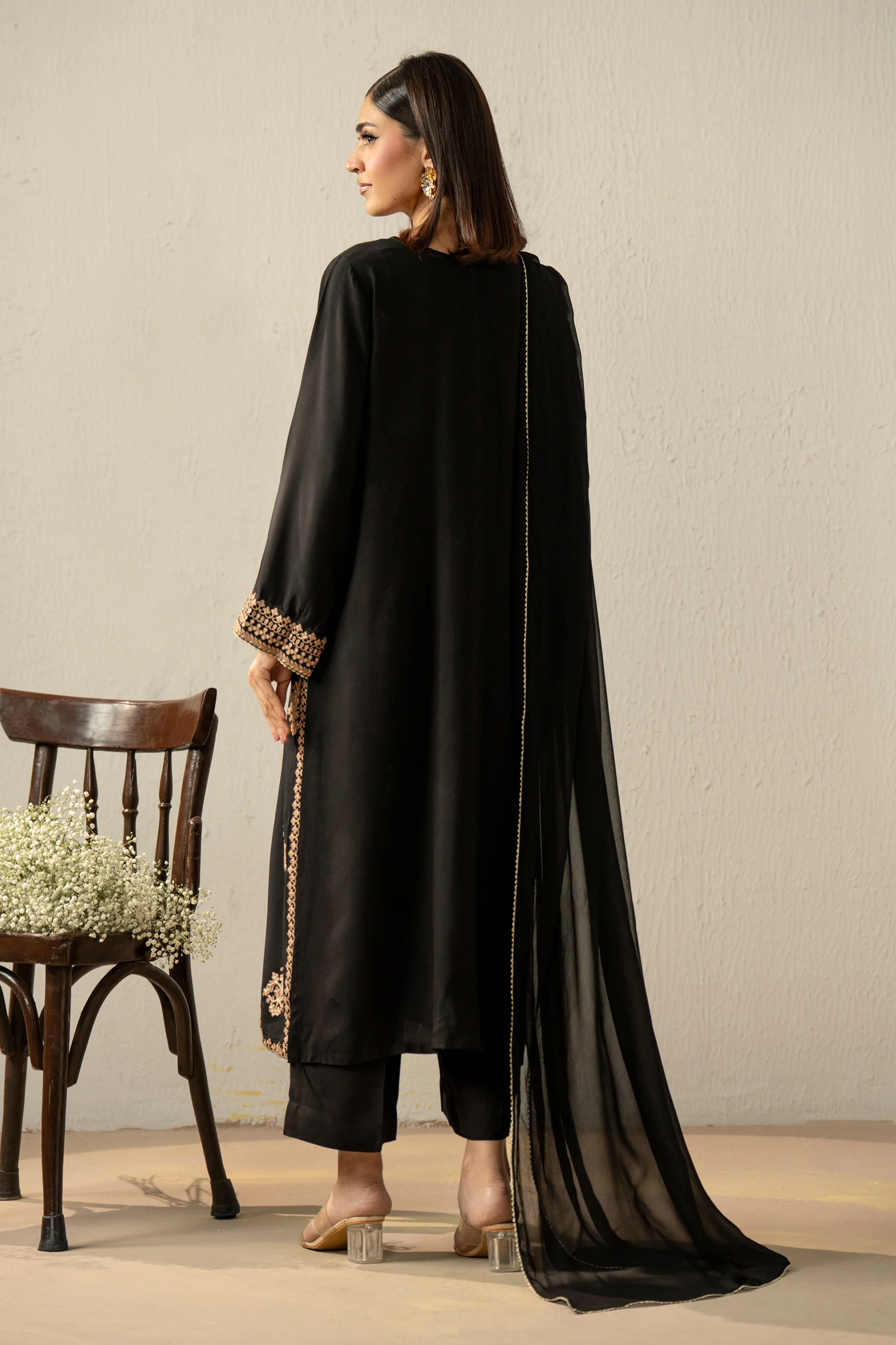 EMBROIDERED OAK SILK STITCHED 3 PIECE SUIT - Image 3