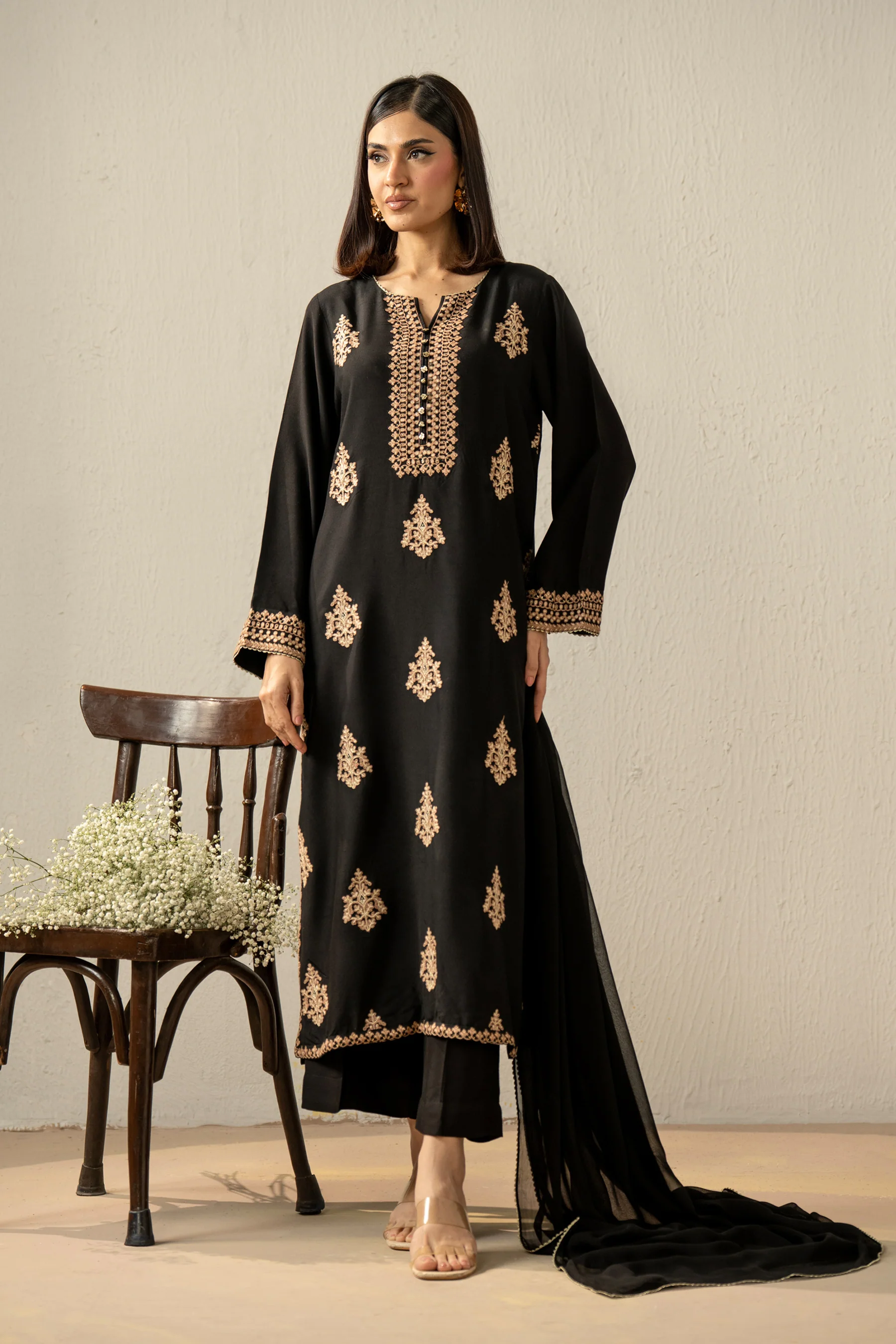 EMBROIDERED OAK SILK STITCHED 3 PIECE SUIT - Image 4