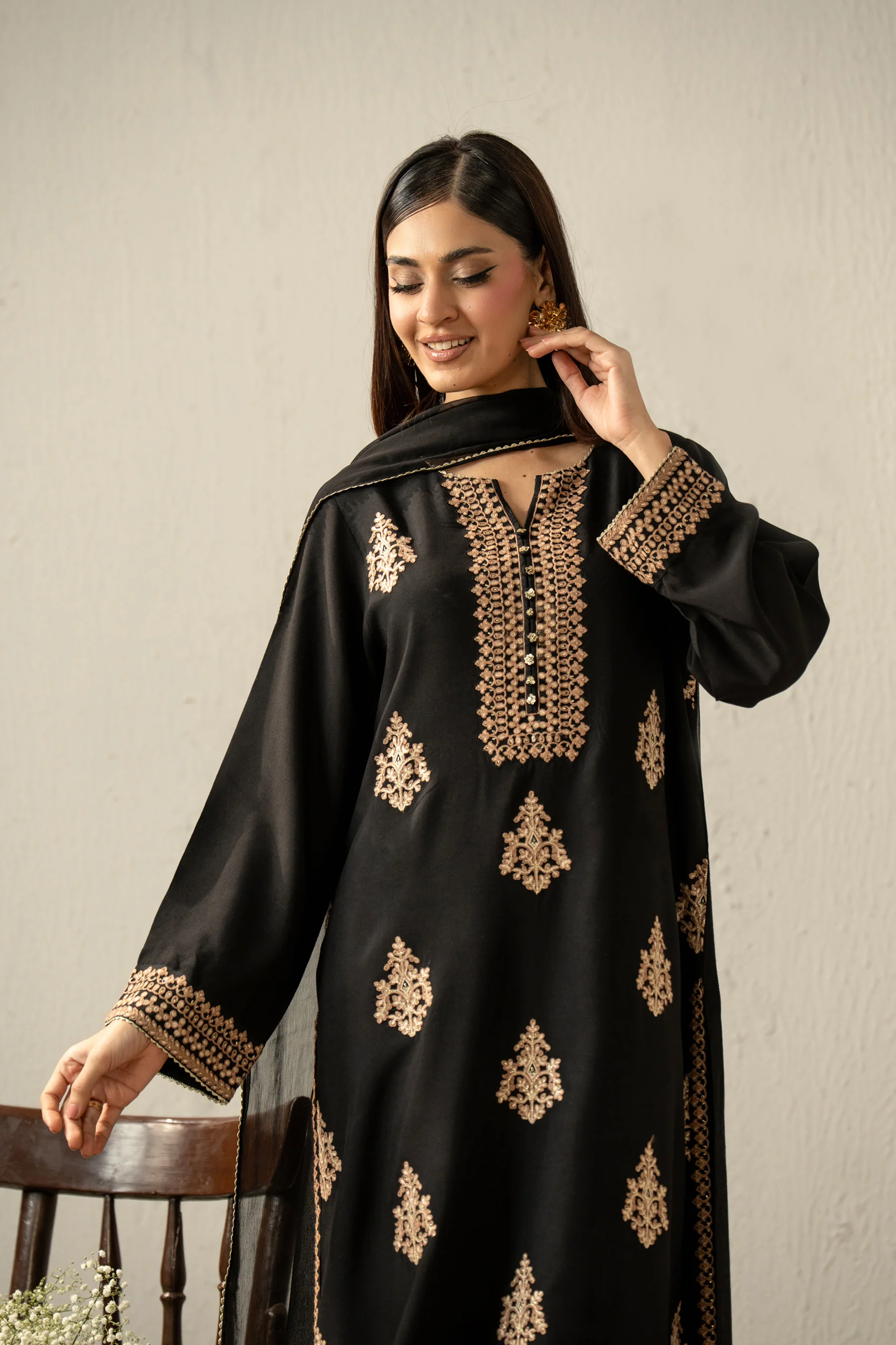 EMBROIDERED OAK SILK STITCHED 3 PIECE SUIT - Image 5