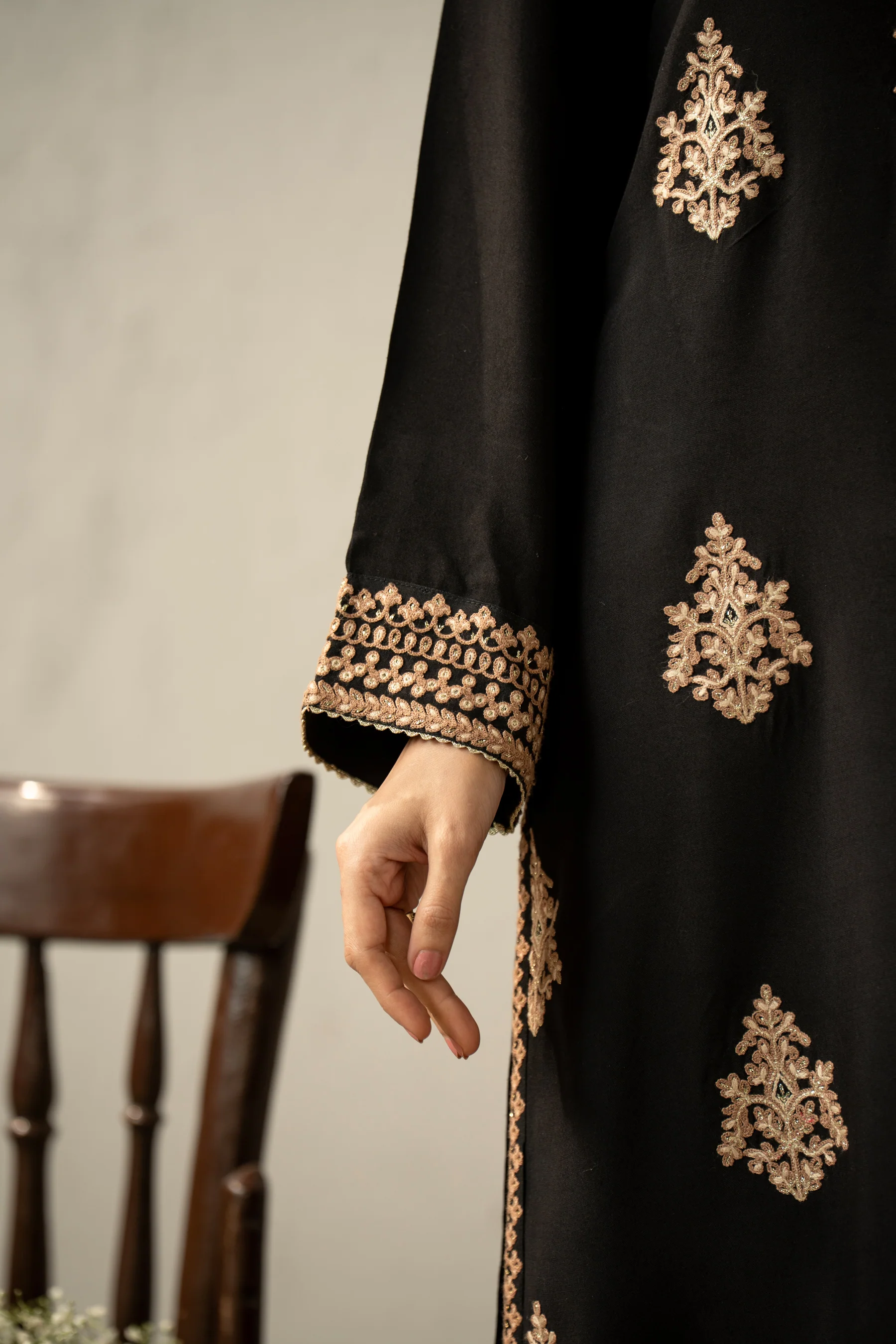 EMBROIDERED OAK SILK STITCHED 3 PIECE SUIT - Image 7