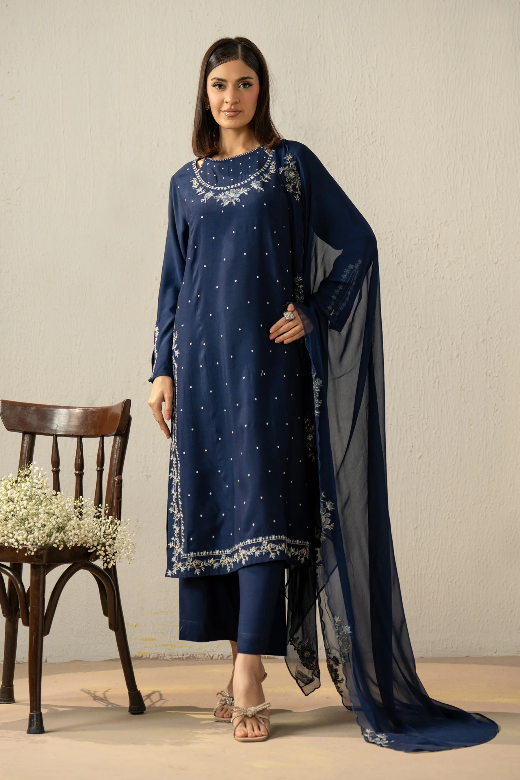 EMBROIDERED OAK SILK STITCHED 3 PIECE SUIT
