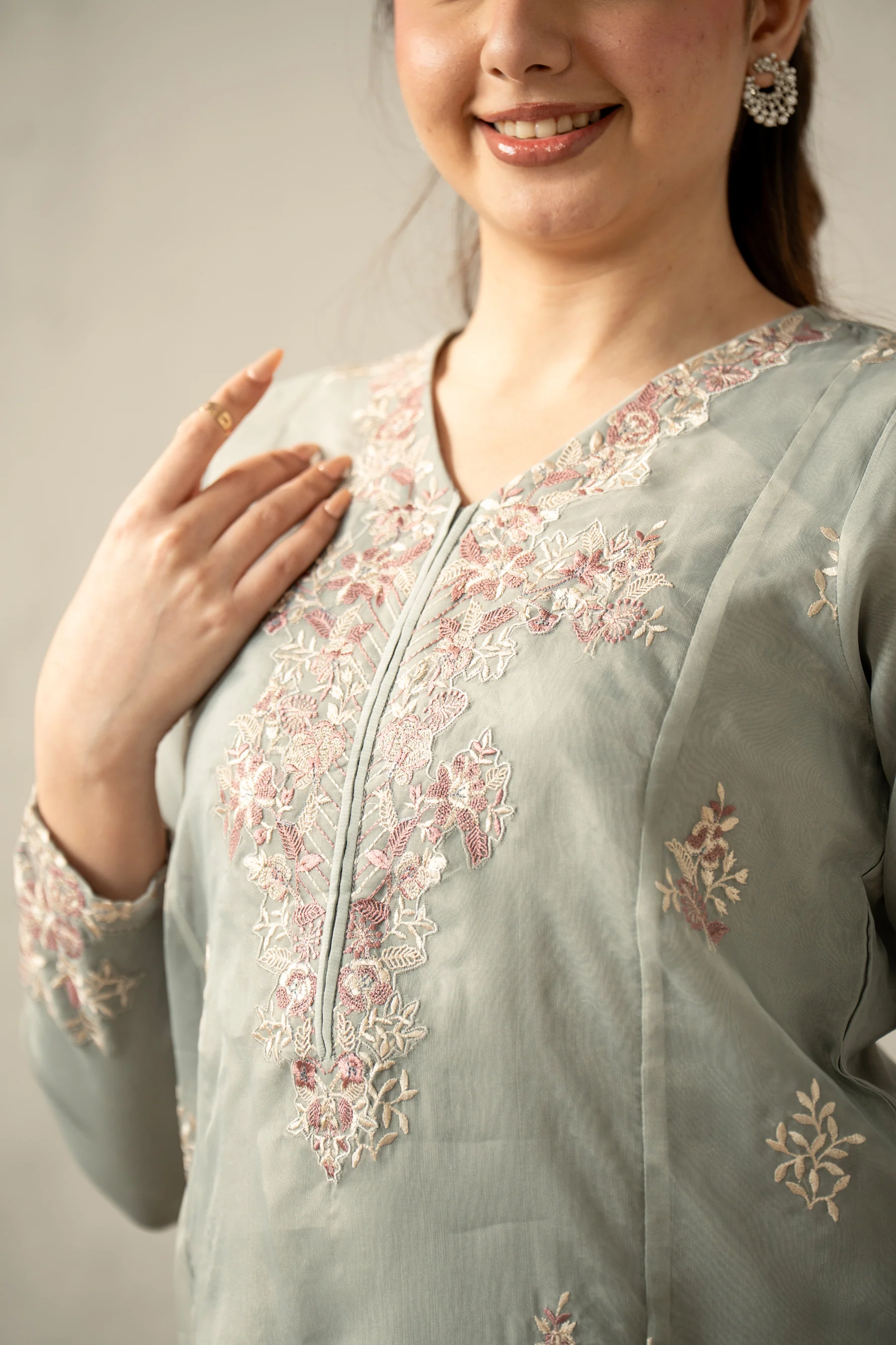 EMBROIDERED ORGANZA STITCHED 3 PIECE SUIT (FACTORY E-OUTLET) - Image 2