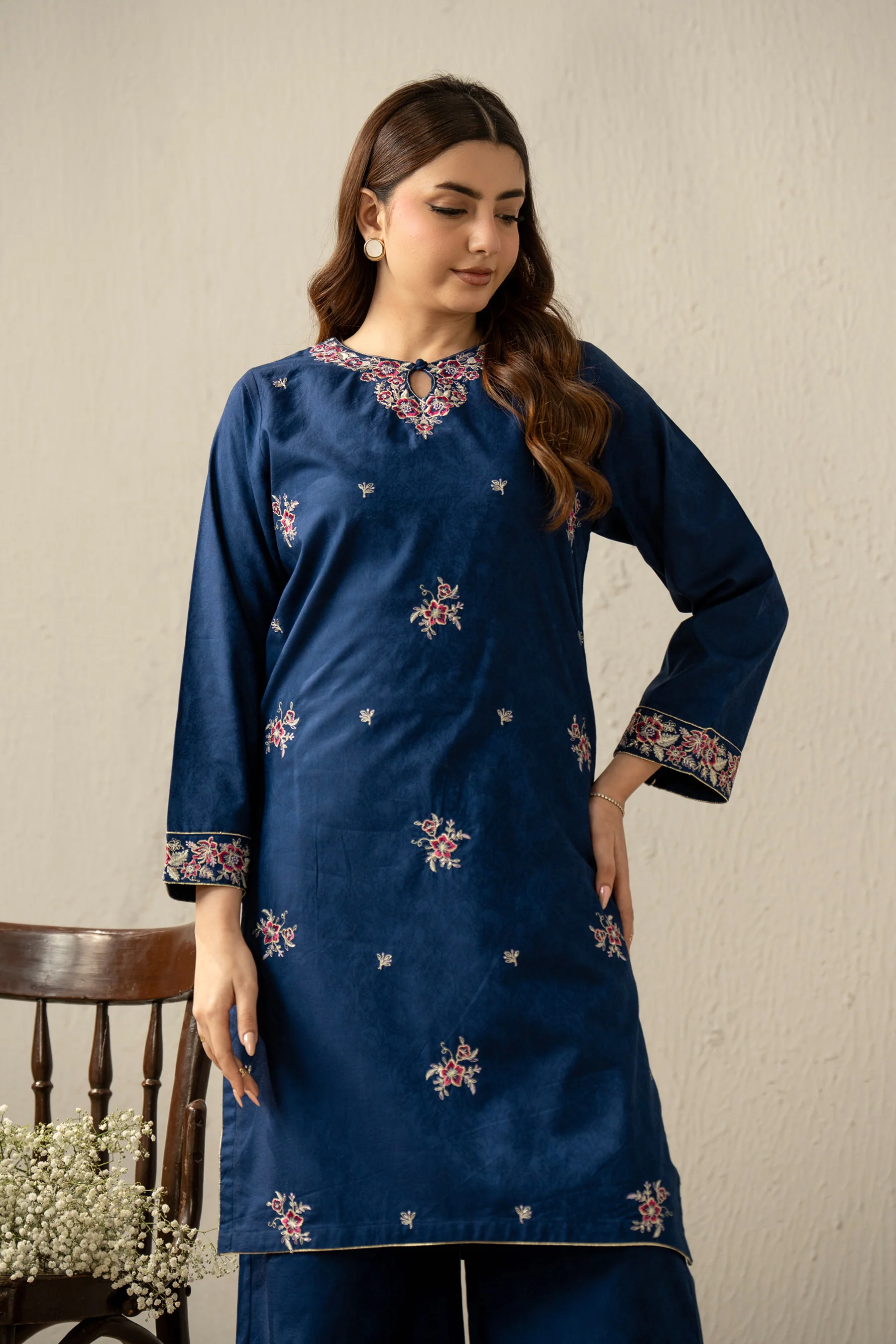 EMBROIDERED SELF JACQUARD STITCHED 2 PIECE SUIT - Image 4