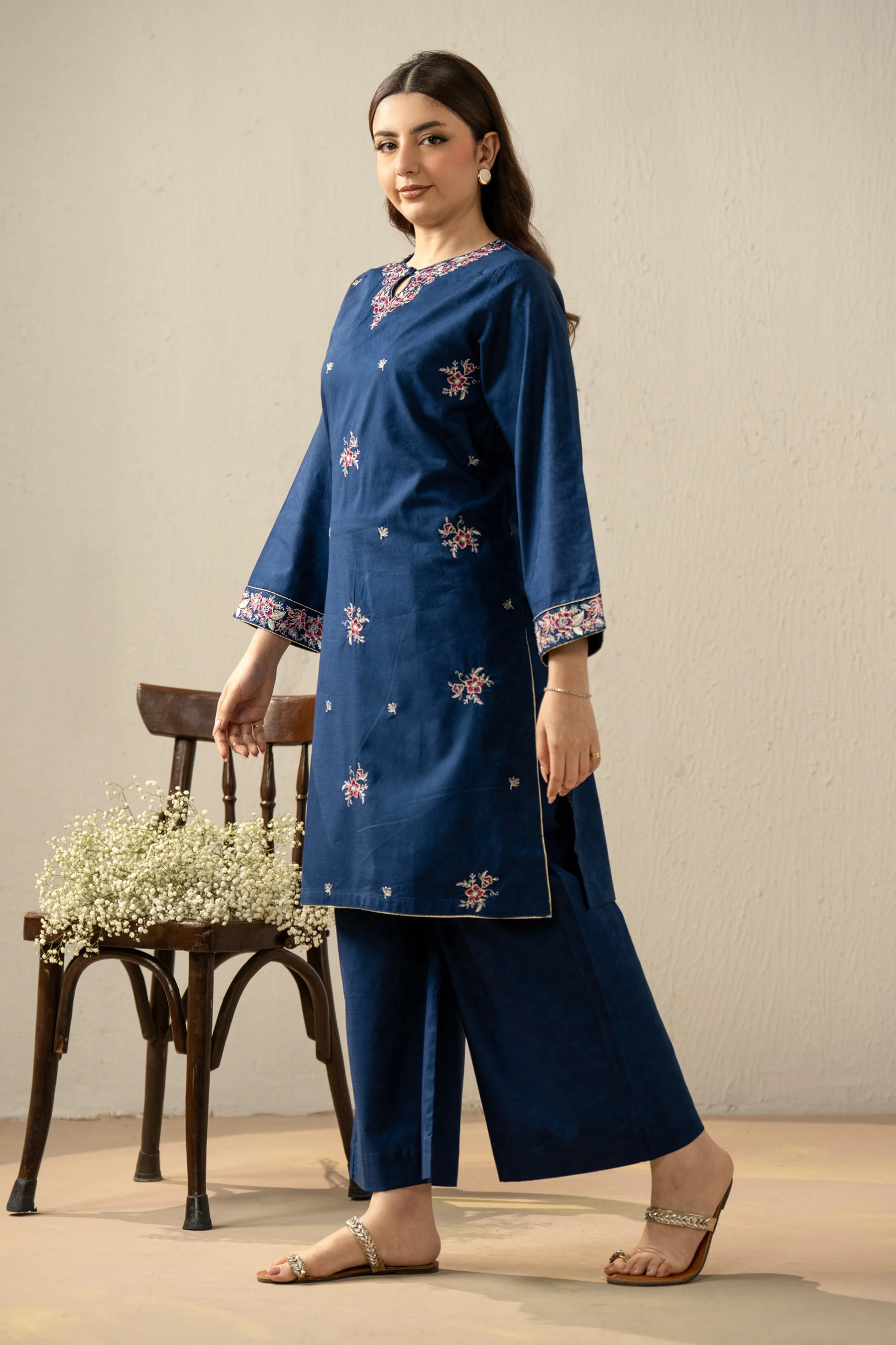EMBROIDERED SELF JACQUARD STITCHED 2 PIECE SUIT - Image 5