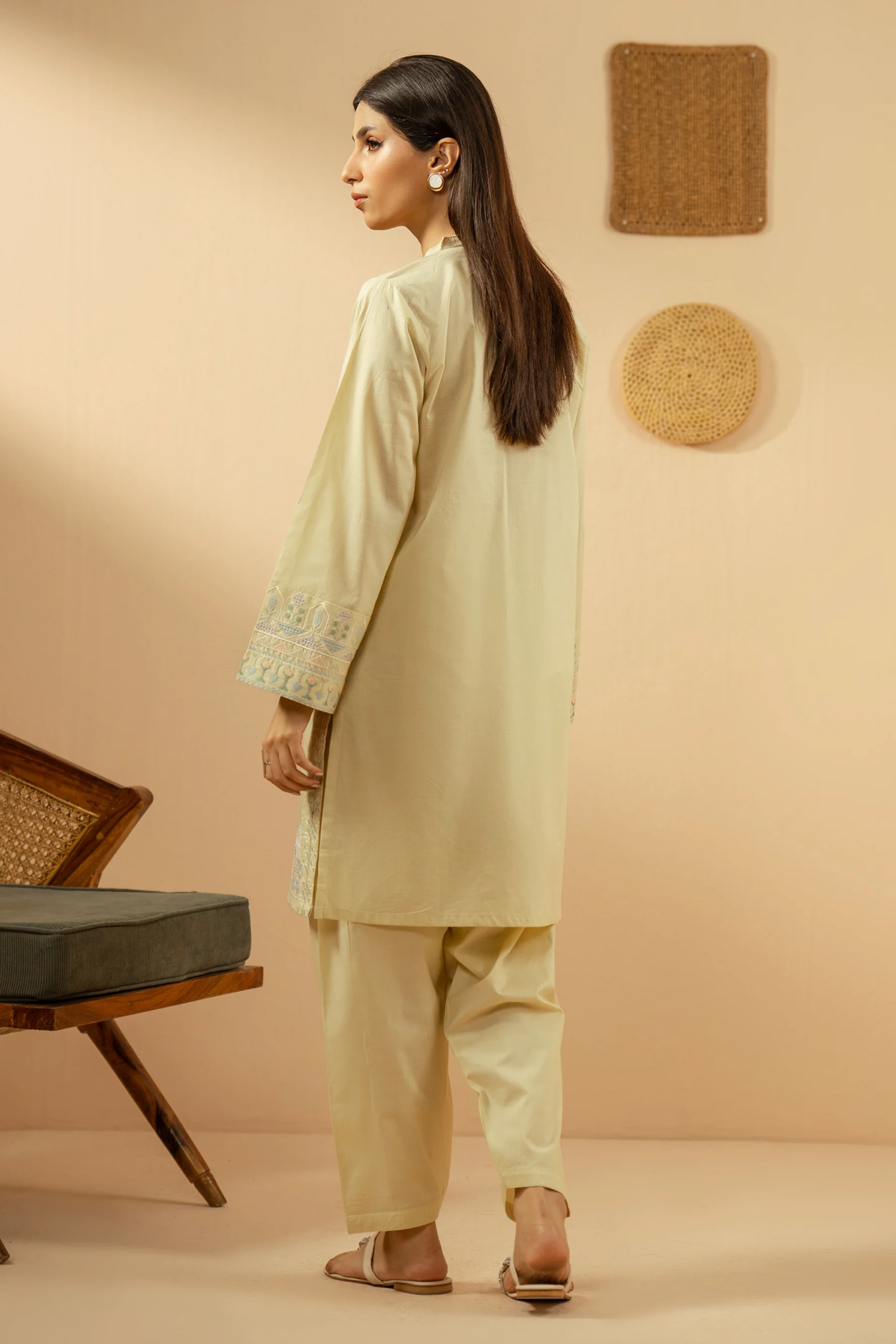 EMBROIDERED SLUB LAWN STITCHED 2 PIECE SUIT - Image 5