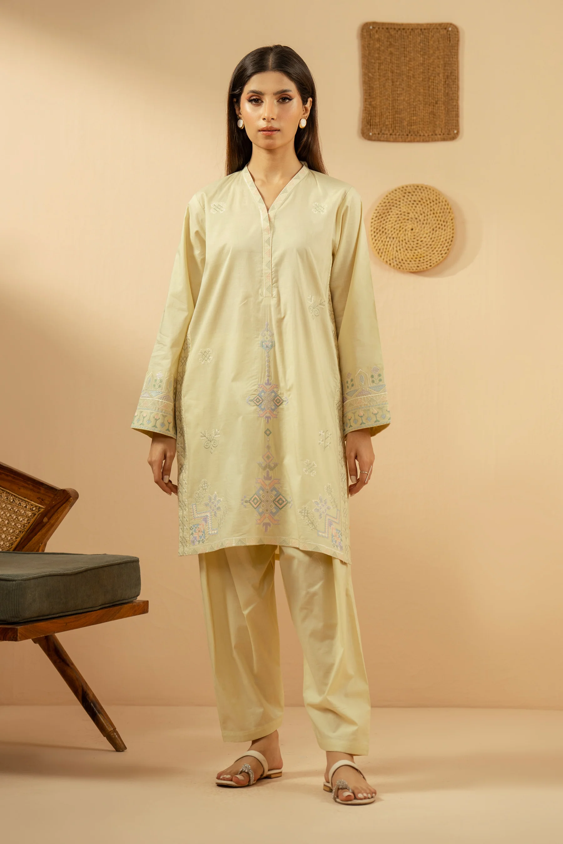 EMBROIDERED SLUB LAWN STITCHED 2 PIECE SUIT - Image 7