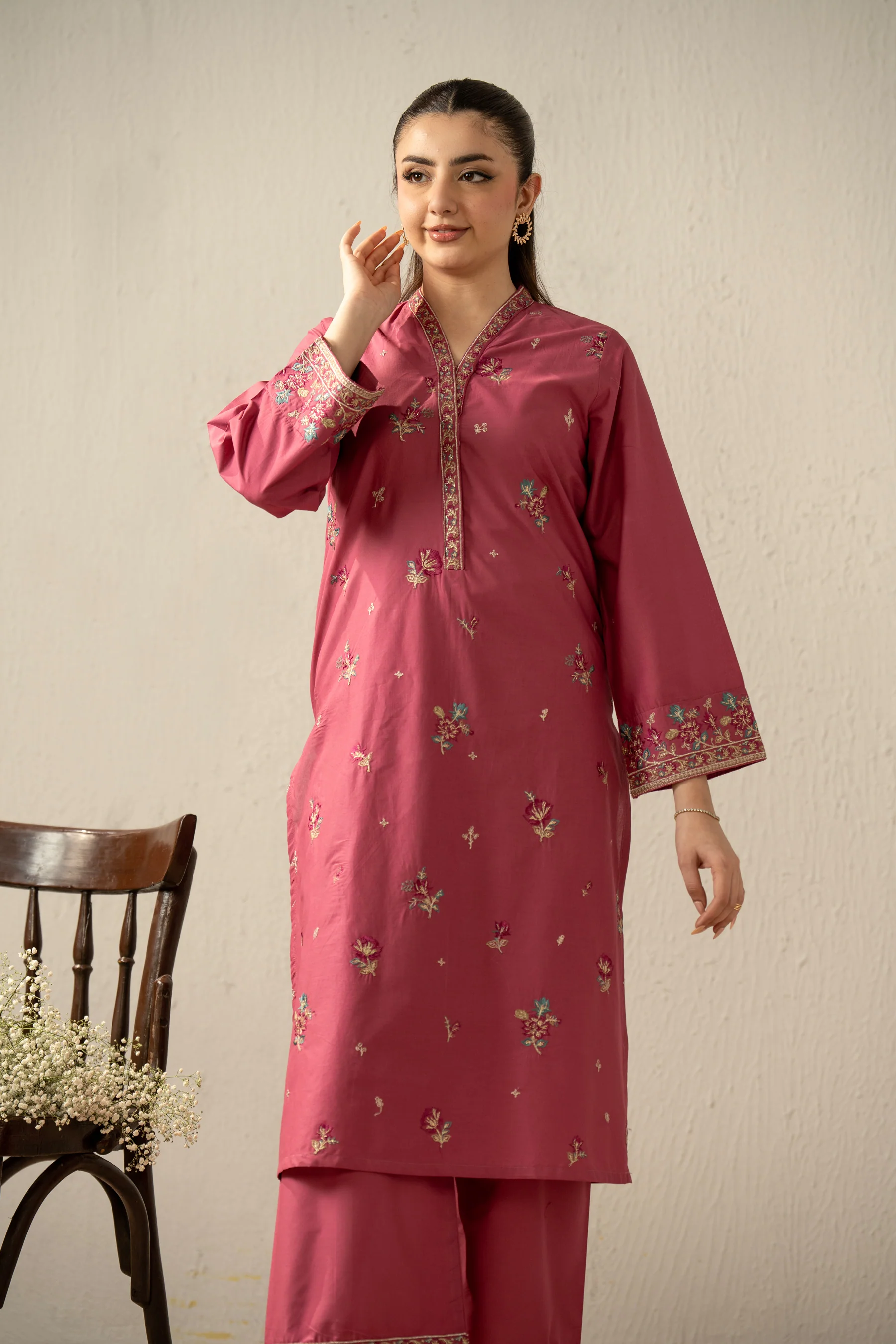 EMBROIDERED SLUB LAWN STITCHED 2 PIECE SUIT - Image 3