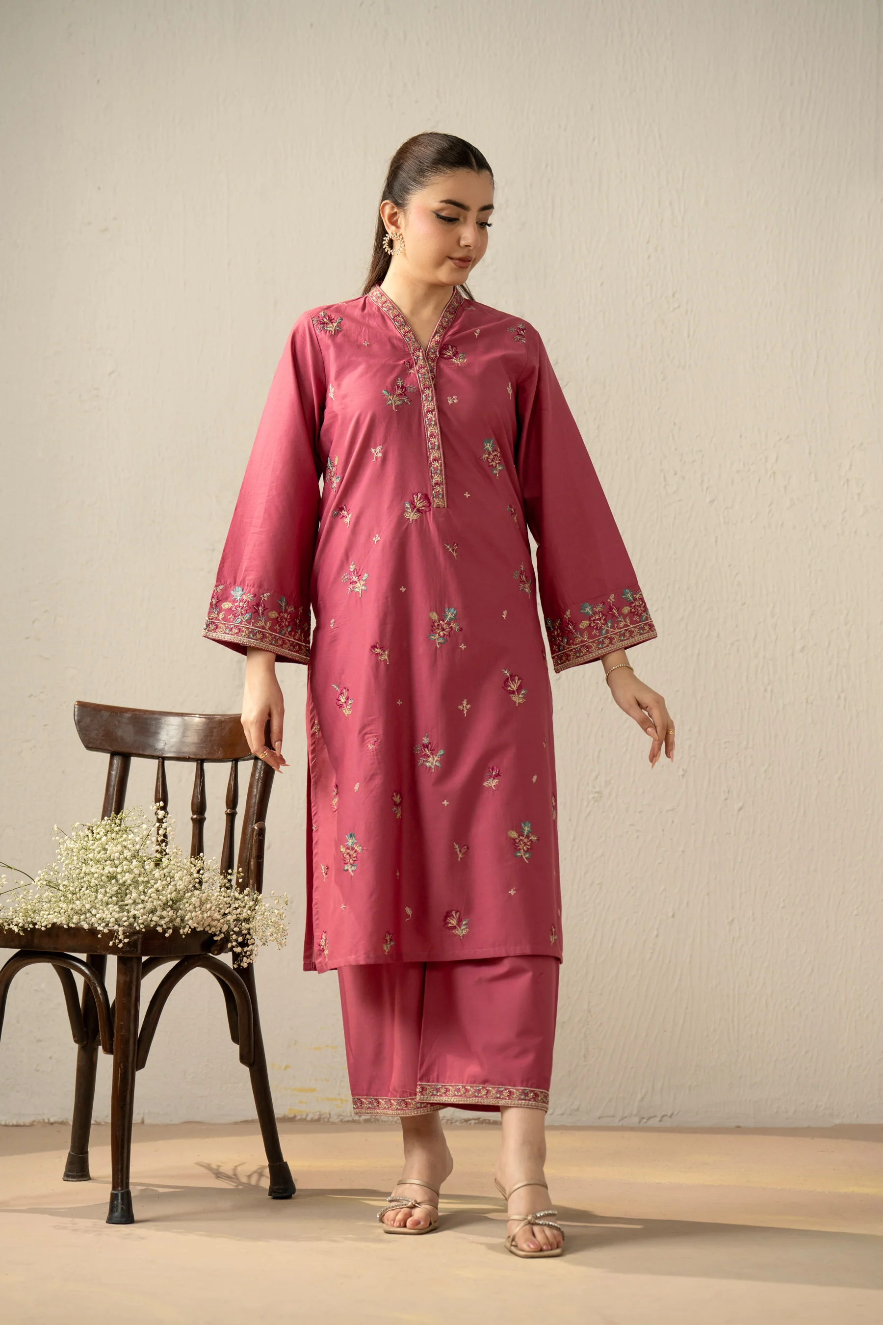 EMBROIDERED SLUB LAWN STITCHED 2 PIECE SUIT - Image 4