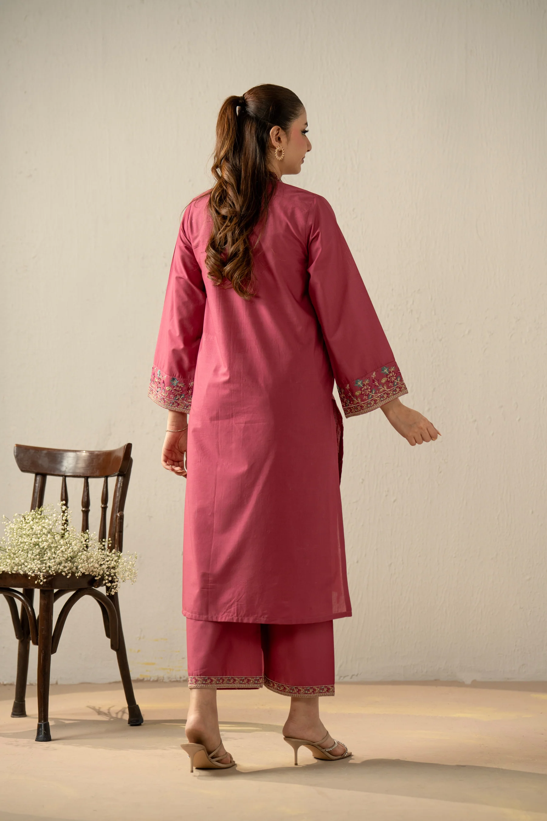 EMBROIDERED SLUB LAWN STITCHED 2 PIECE SUIT - Image 5