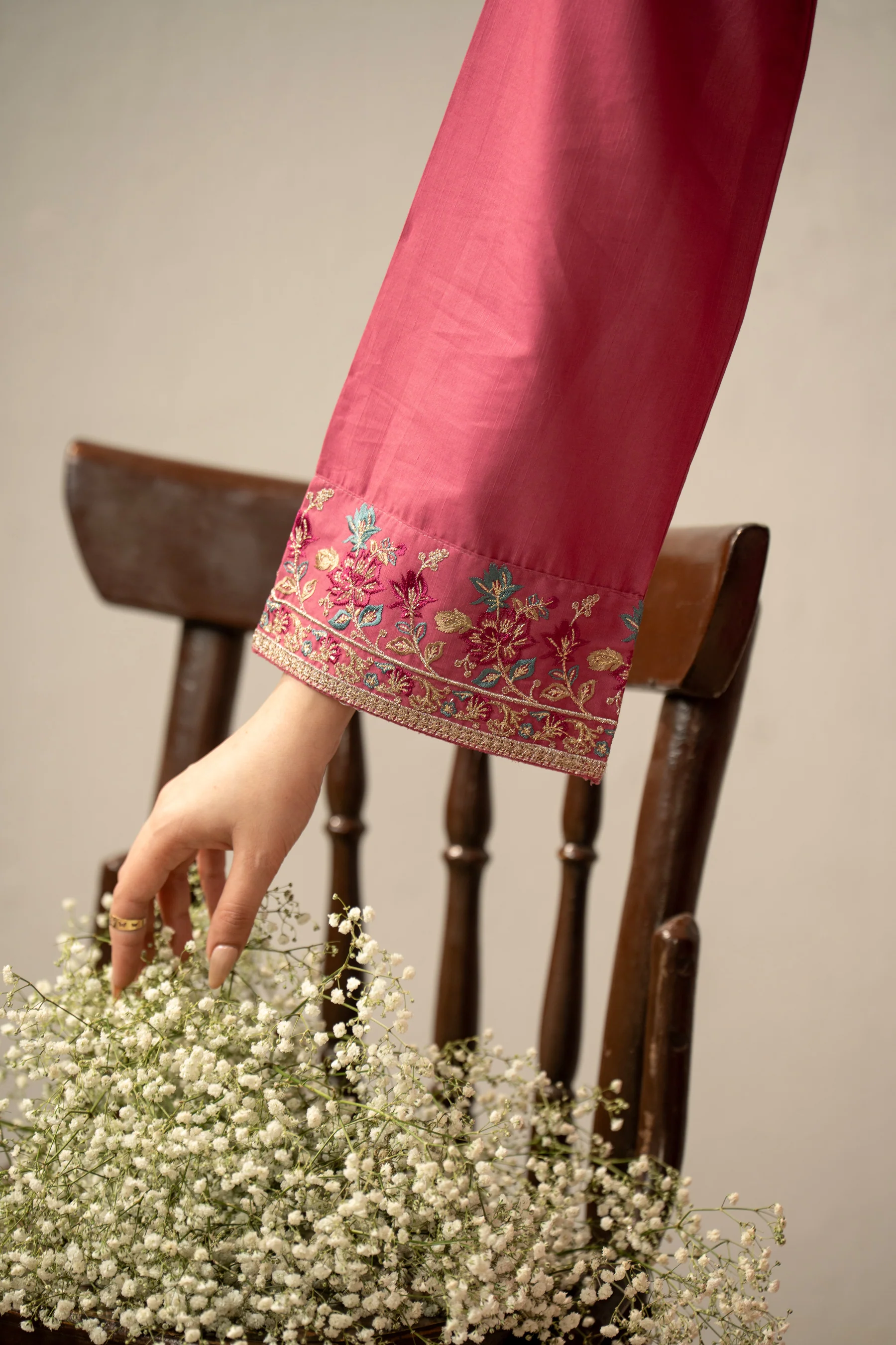 EMBROIDERED SLUB LAWN STITCHED 2 PIECE SUIT - Image 6