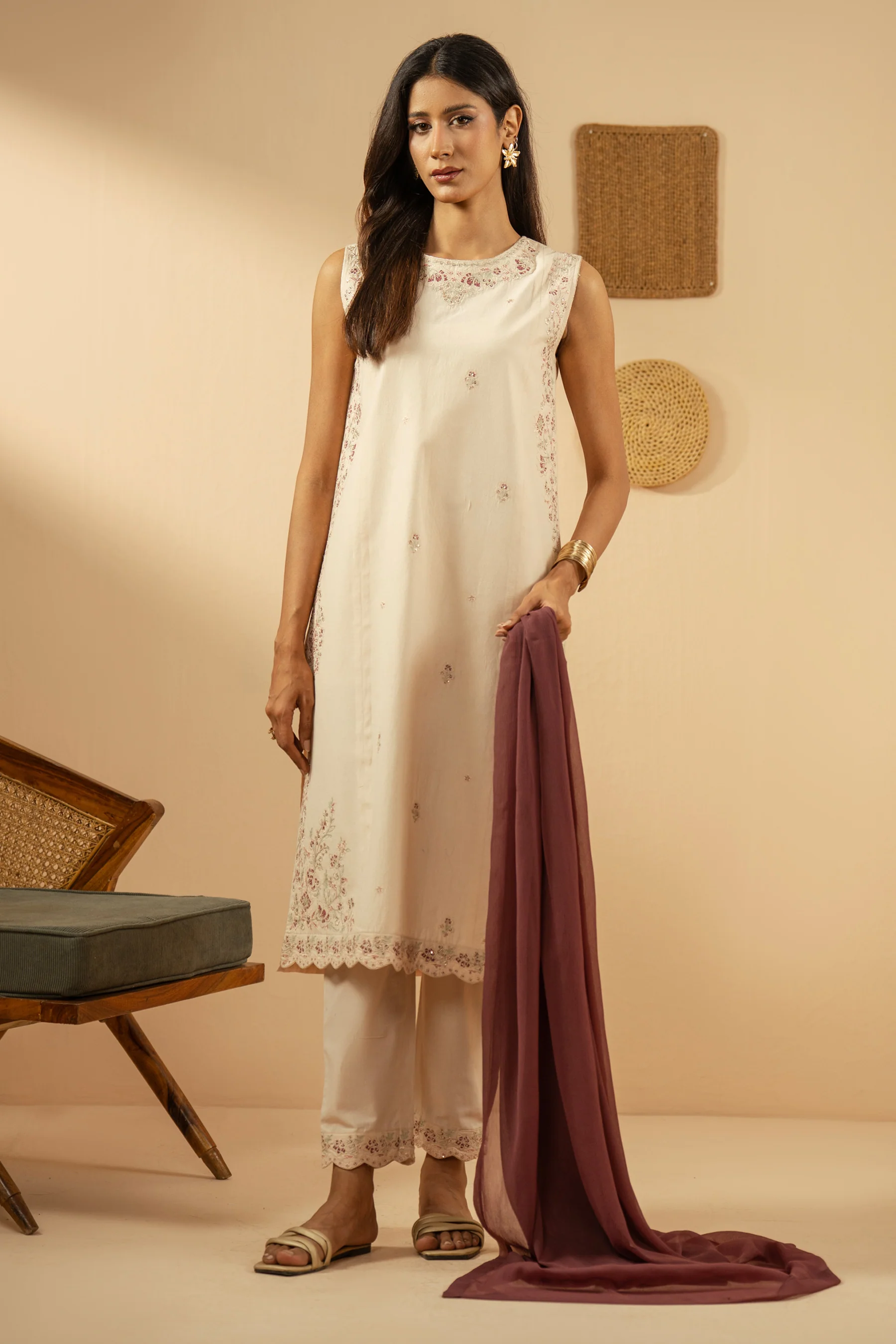 EMBROIDERED SLUB LAWN STITCHED 3 PIECE SUIT - Image 10