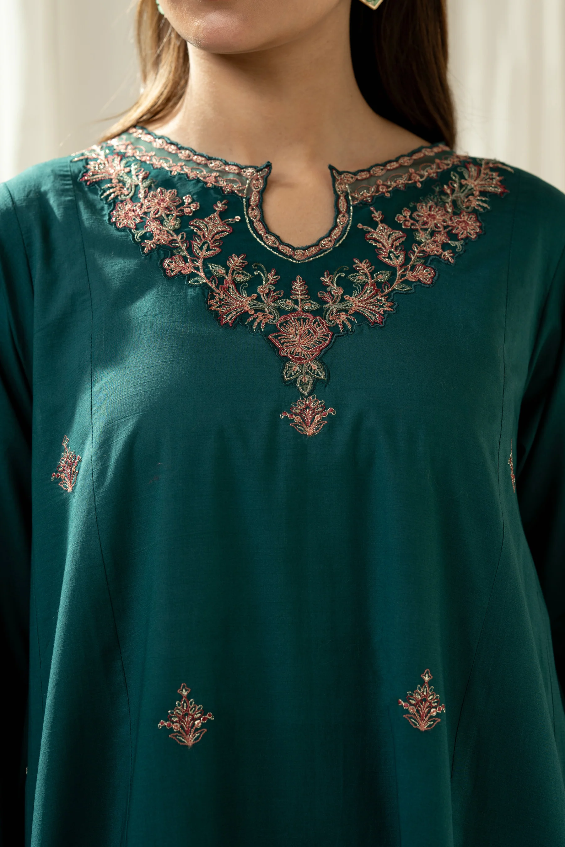 EMBROIDERED SLUB LAWN STITCHED 3 PIECE SUIT - Image 2