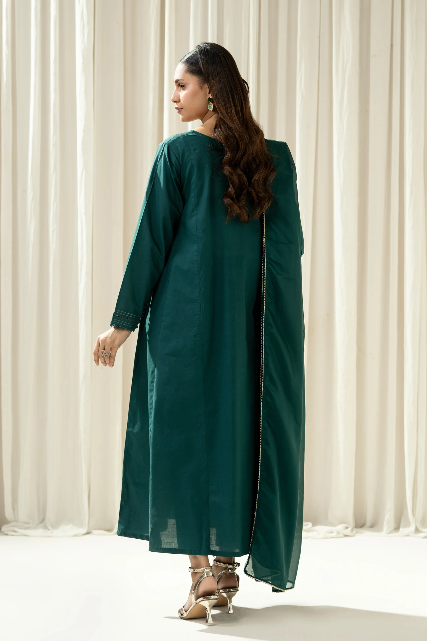 EMBROIDERED SLUB LAWN STITCHED 3 PIECE SUIT - Image 4