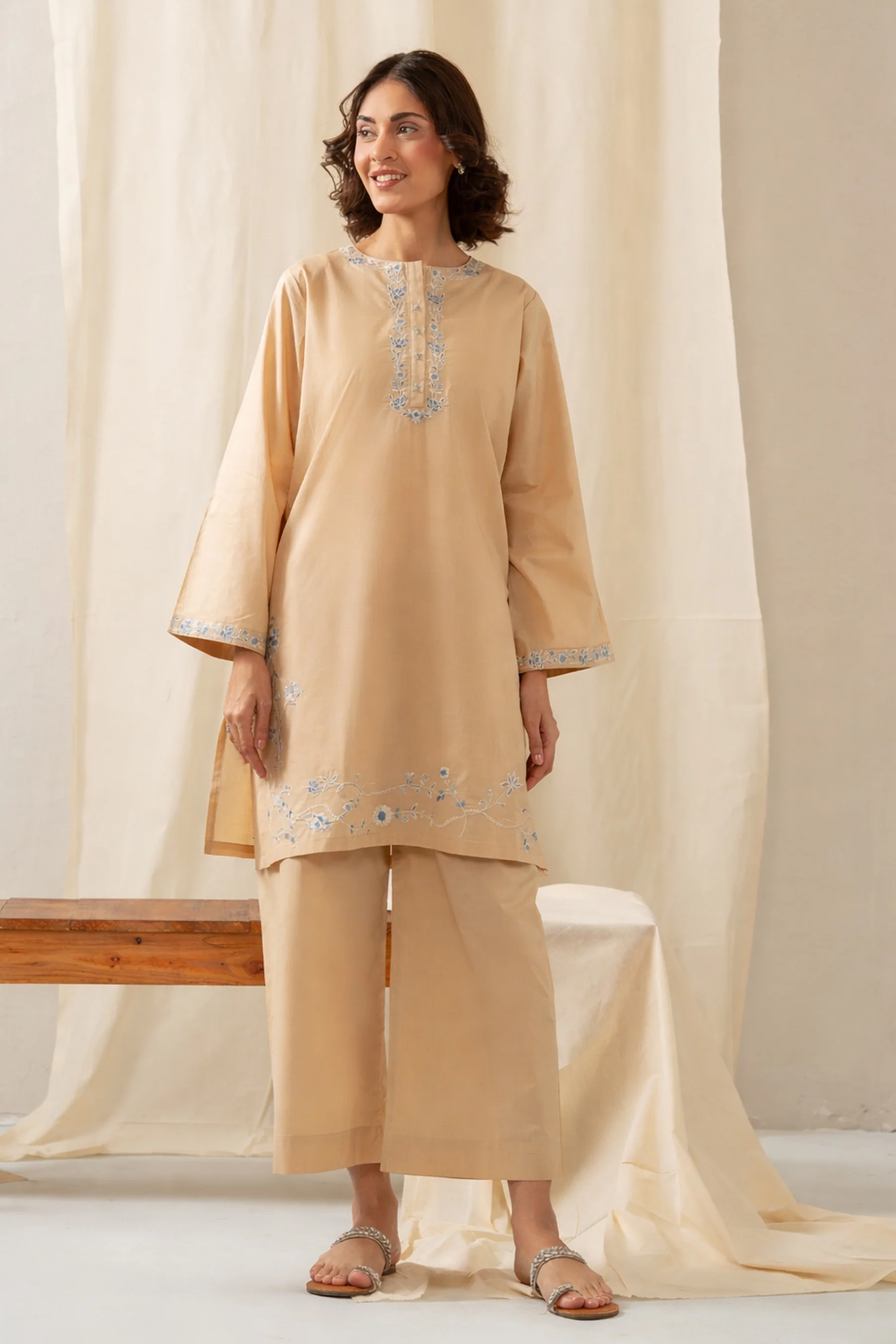 EMBROIDERED SLUB STITCHED 2 PIECE SUIT - Image 4