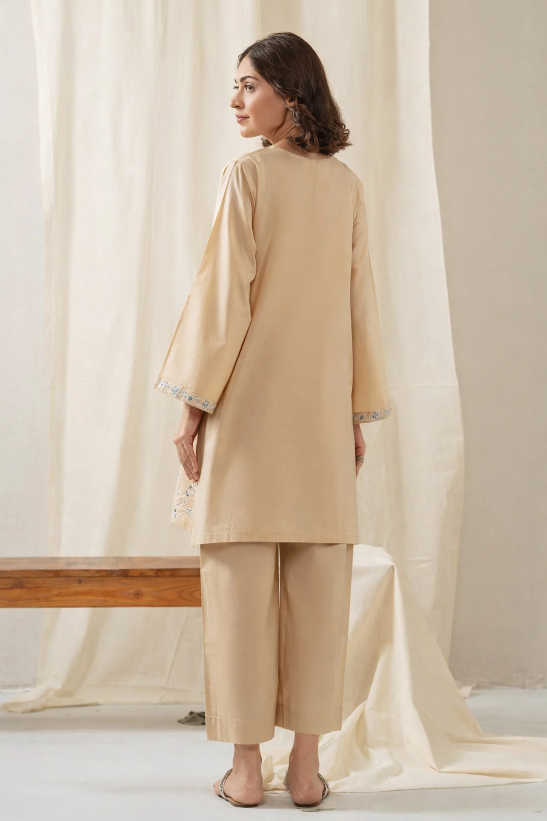 EMBROIDERED SLUB STITCHED 2 PIECE SUIT - Image 6