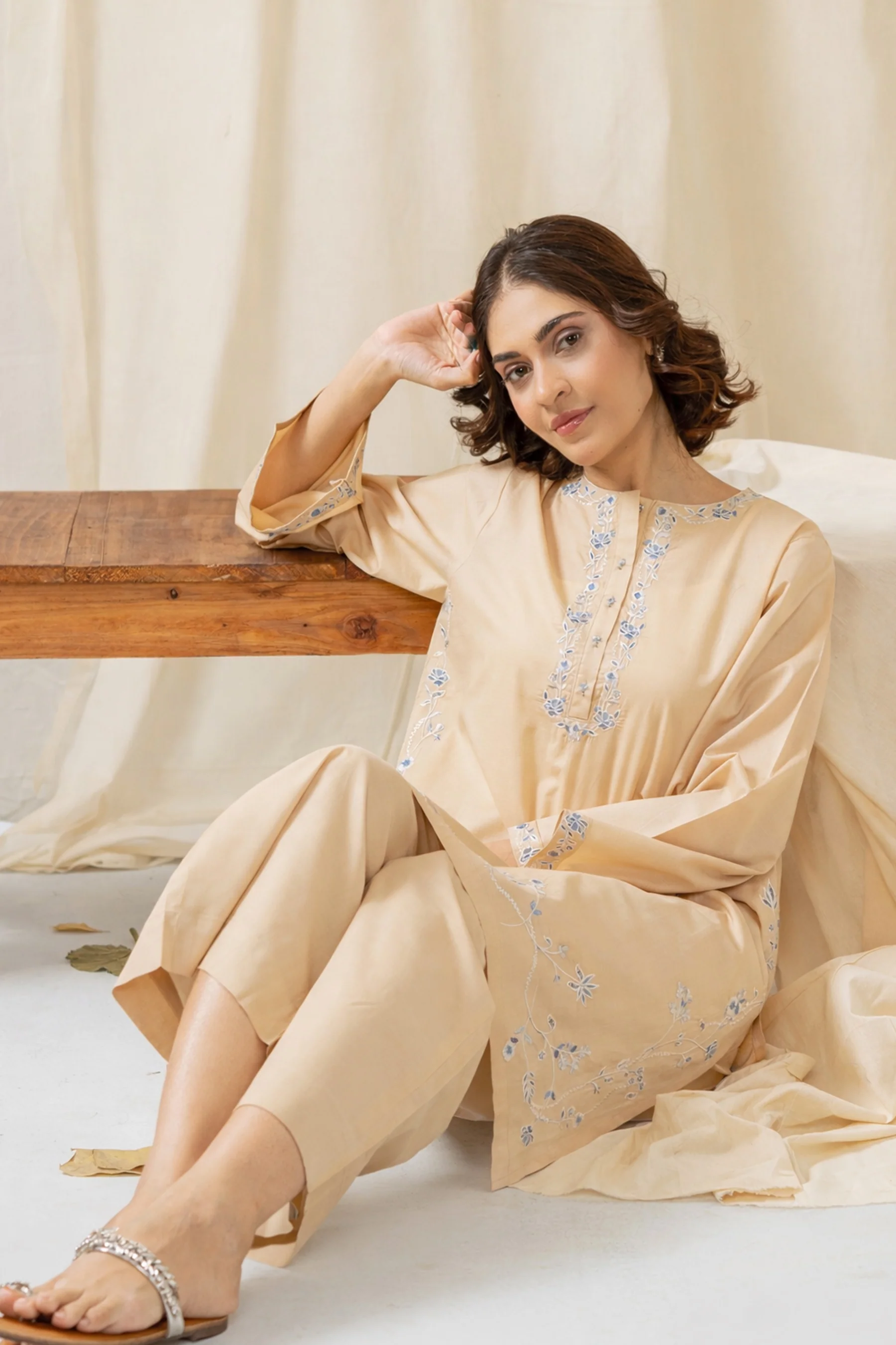 EMBROIDERED SLUB STITCHED 2 PIECE SUIT - Image 7