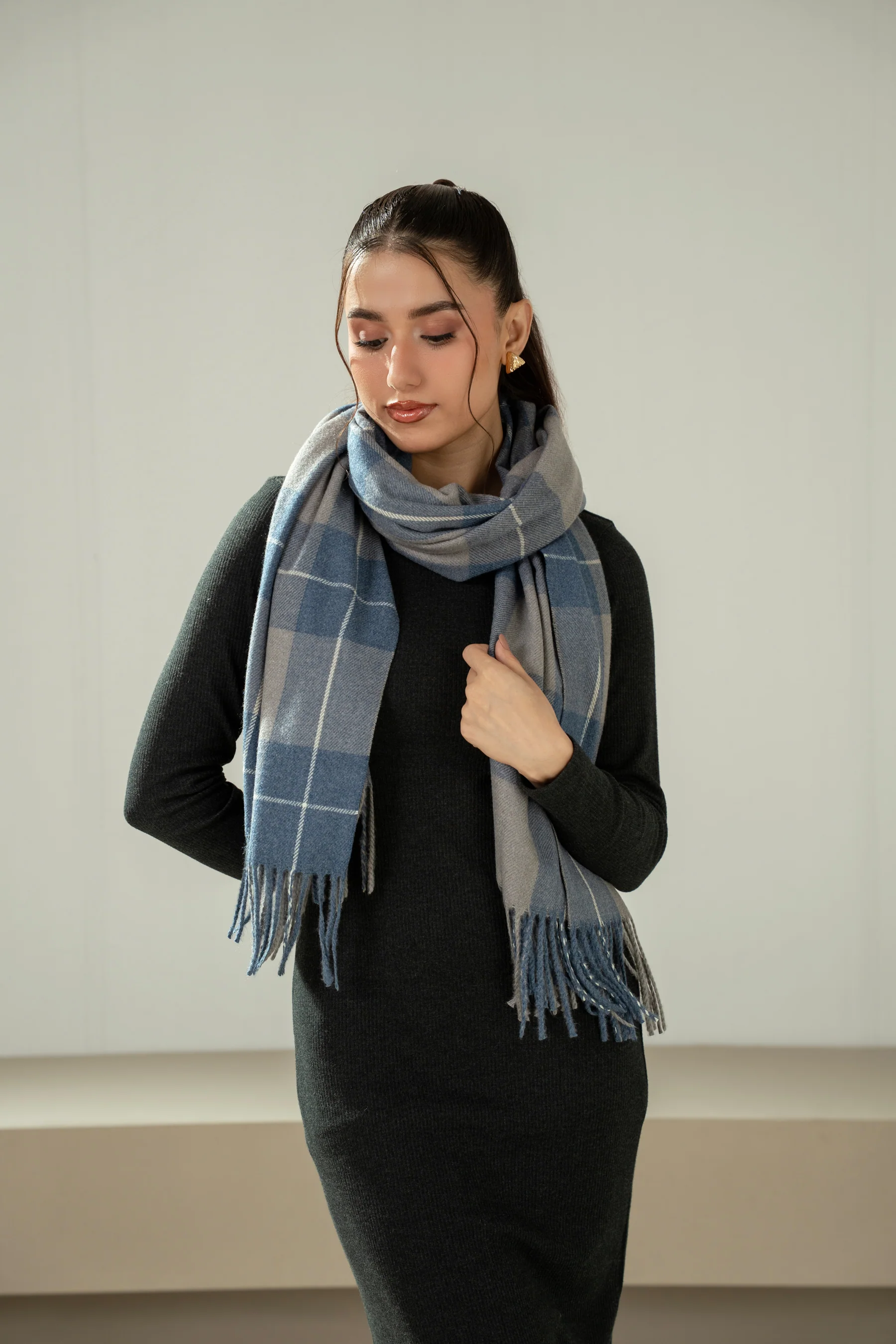 YARN DYED MUFFLER - Image 4