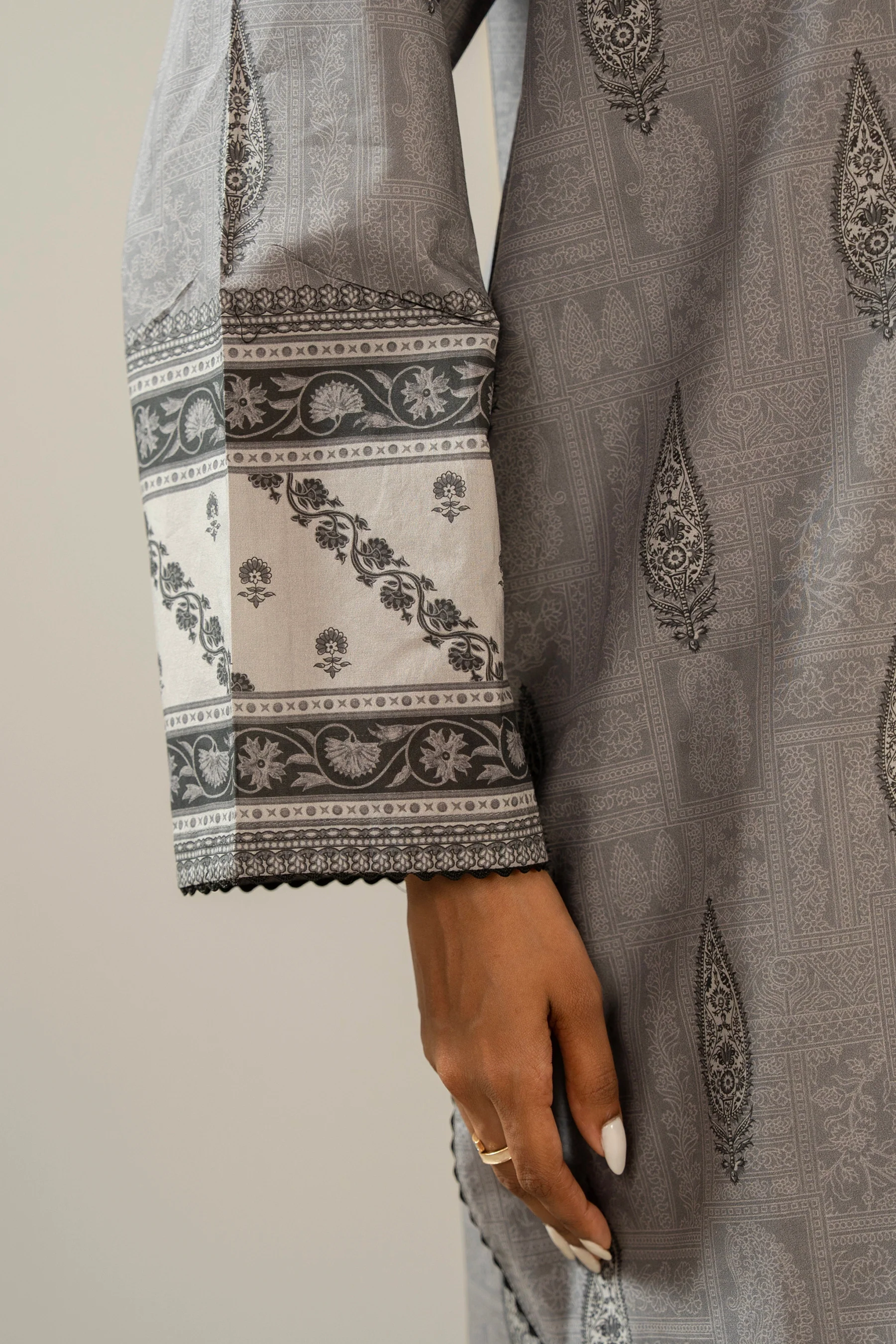 PRINTED CAMBRIC STITCHED 3 PIECE SUIT - Image 2