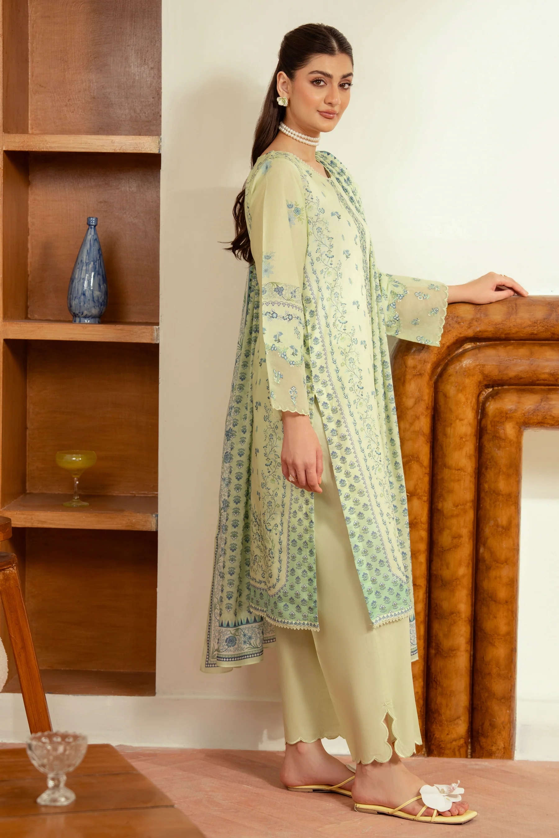 EMBROIDERED LAWN STITCHED 3 PIECE SUIT - Image 4