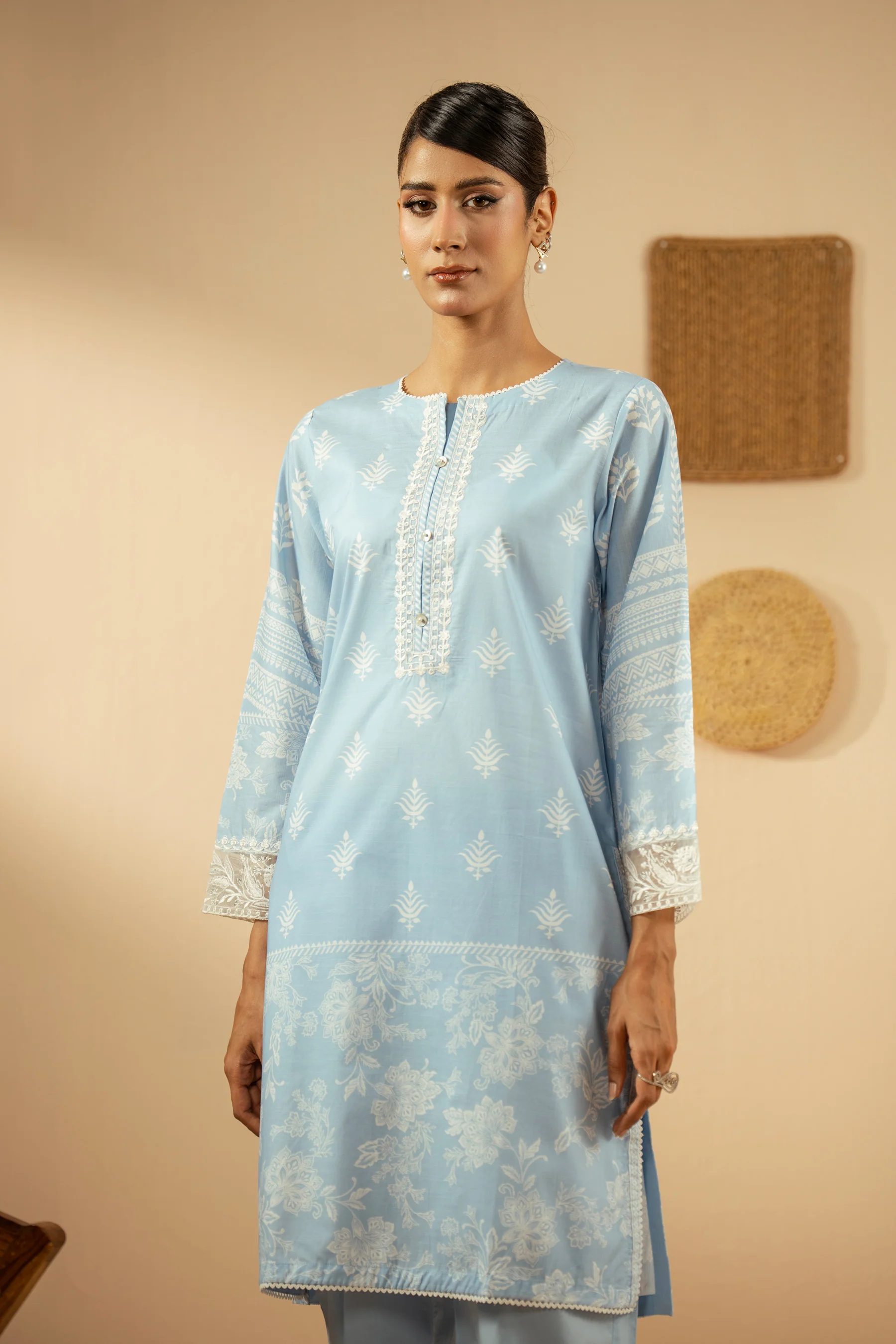EMBROIDERED SLUB LAWN STITCHED SHIRT BOTTOM - Image 5