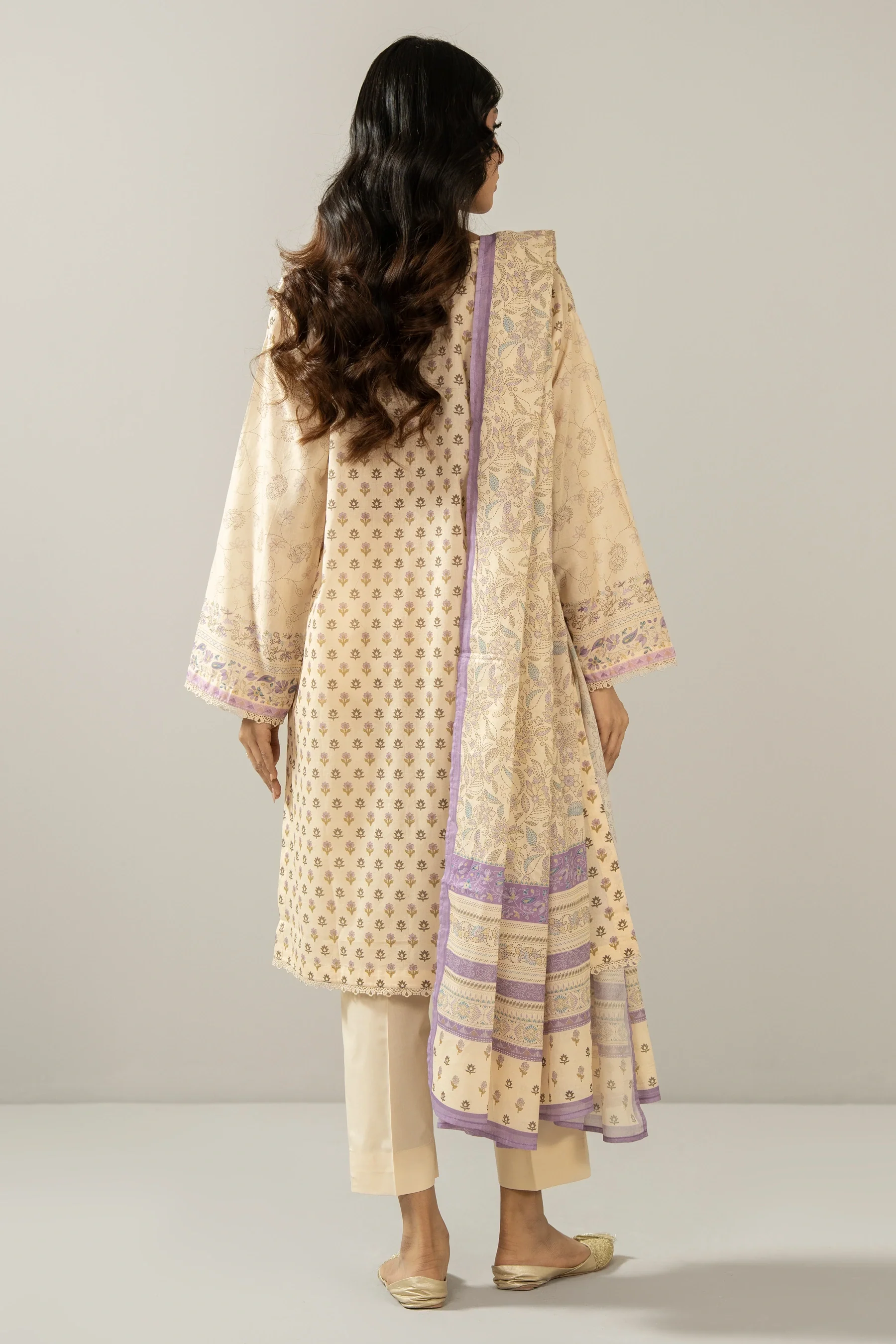PRINTED LAWN STITCHED 3 PIECE SUIT - Image 4