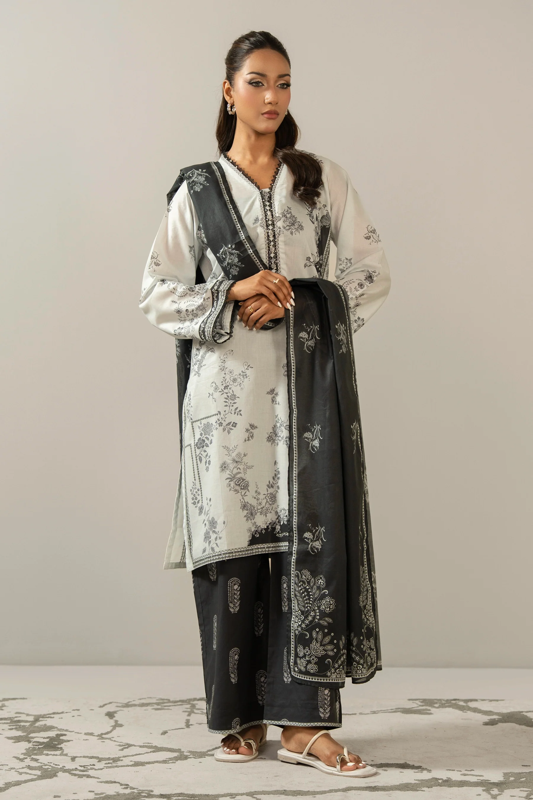PRINTED LAWN STITCHED 3 PIECE SUIT - Image 5
