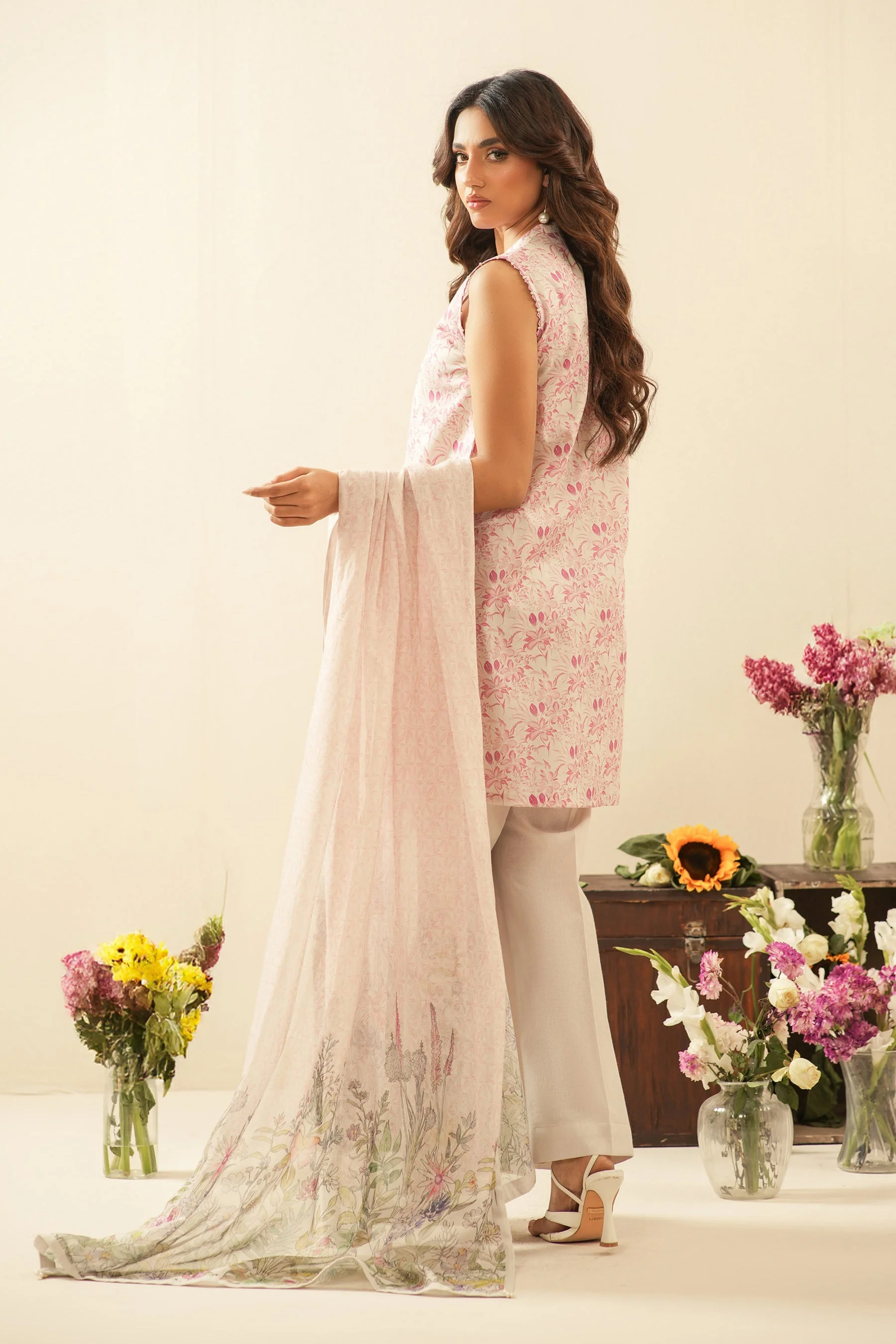 PRINTED LAWN UNSTITCHED 3 PIECE SUIT - Image 4