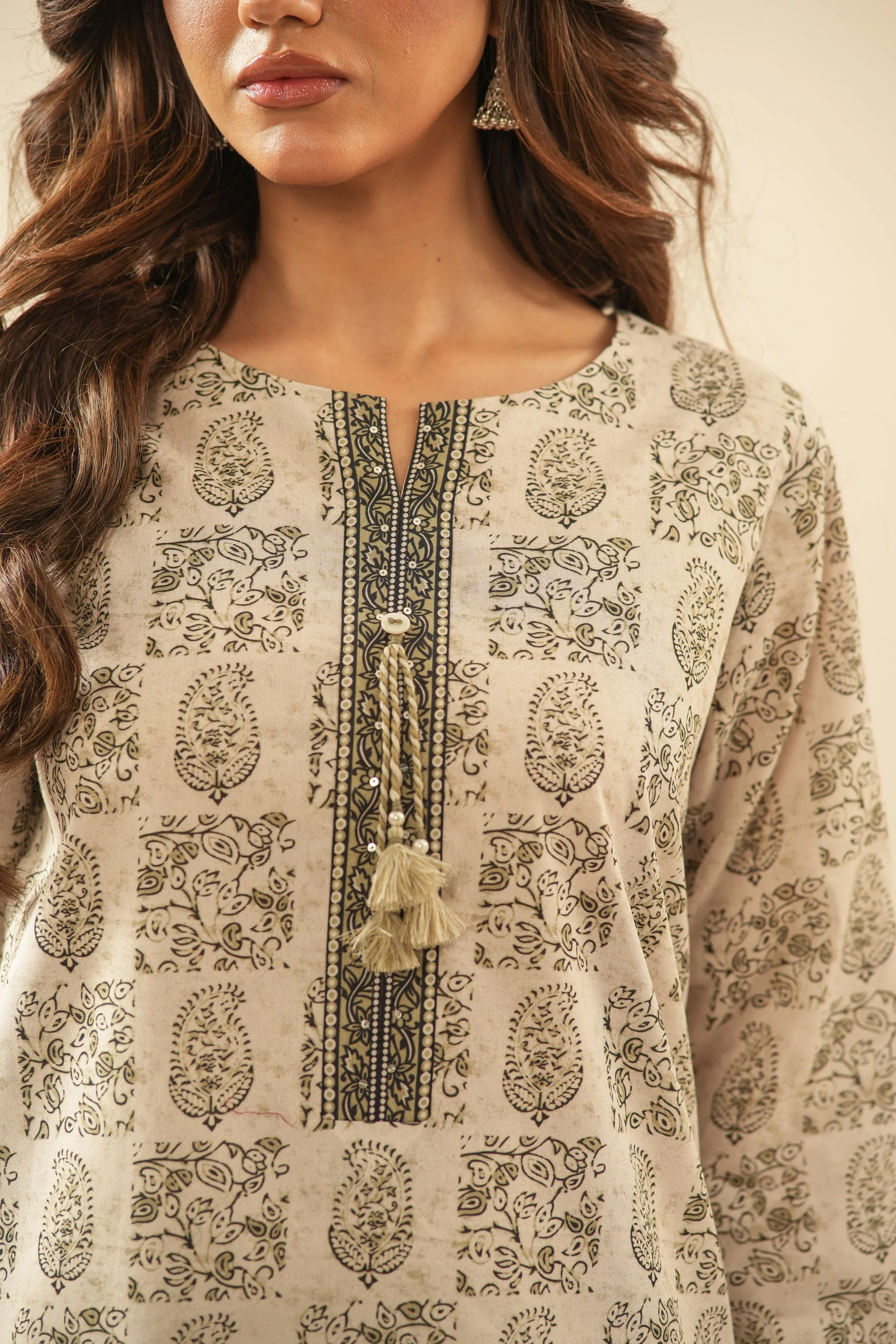PRINTED LAWN UNSTITCHED 3 PIECE SUIT - Image 4