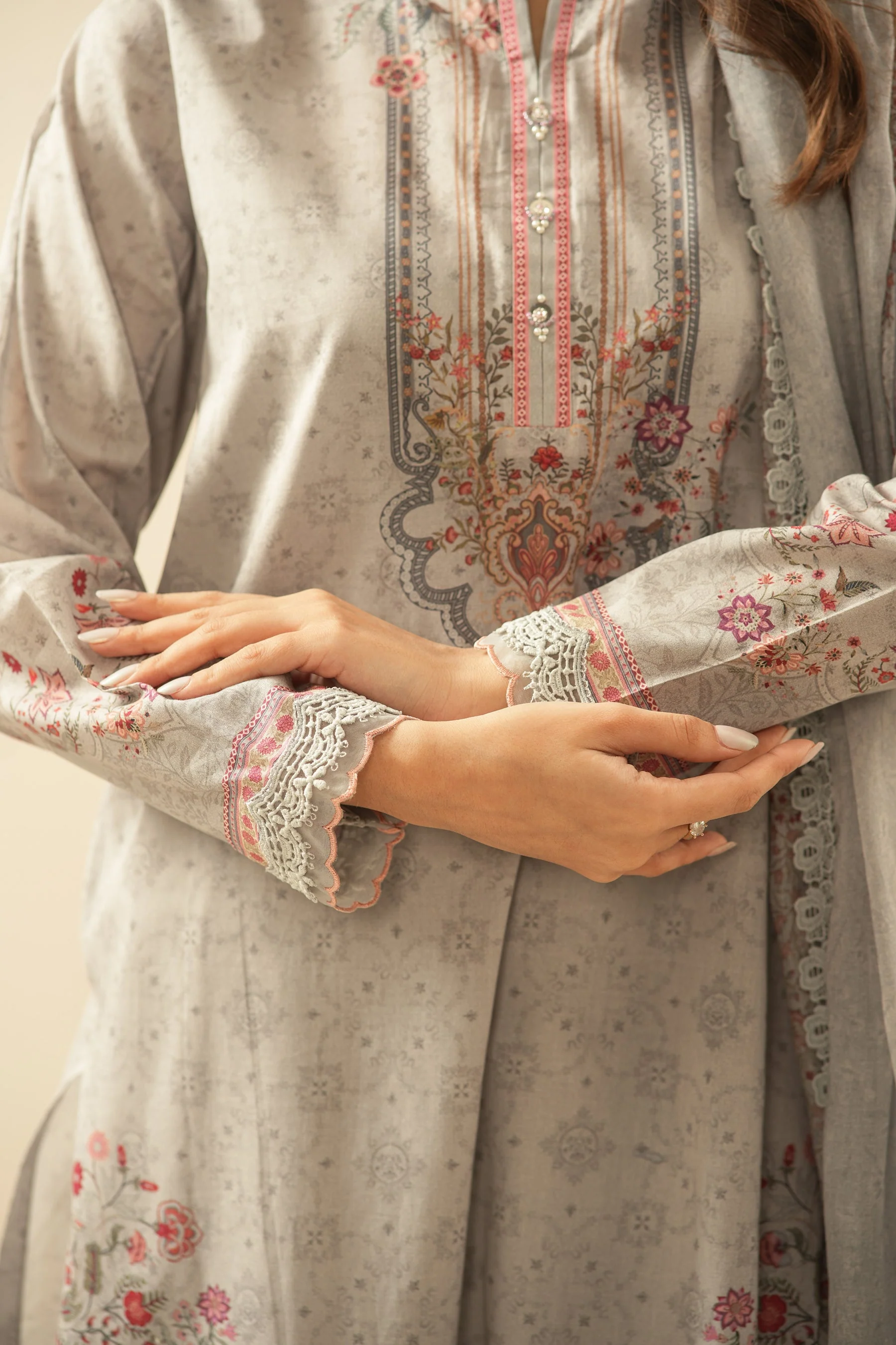 PRINTED LAWN UNSTITCHED 3 PIECE SUIT - Image 2