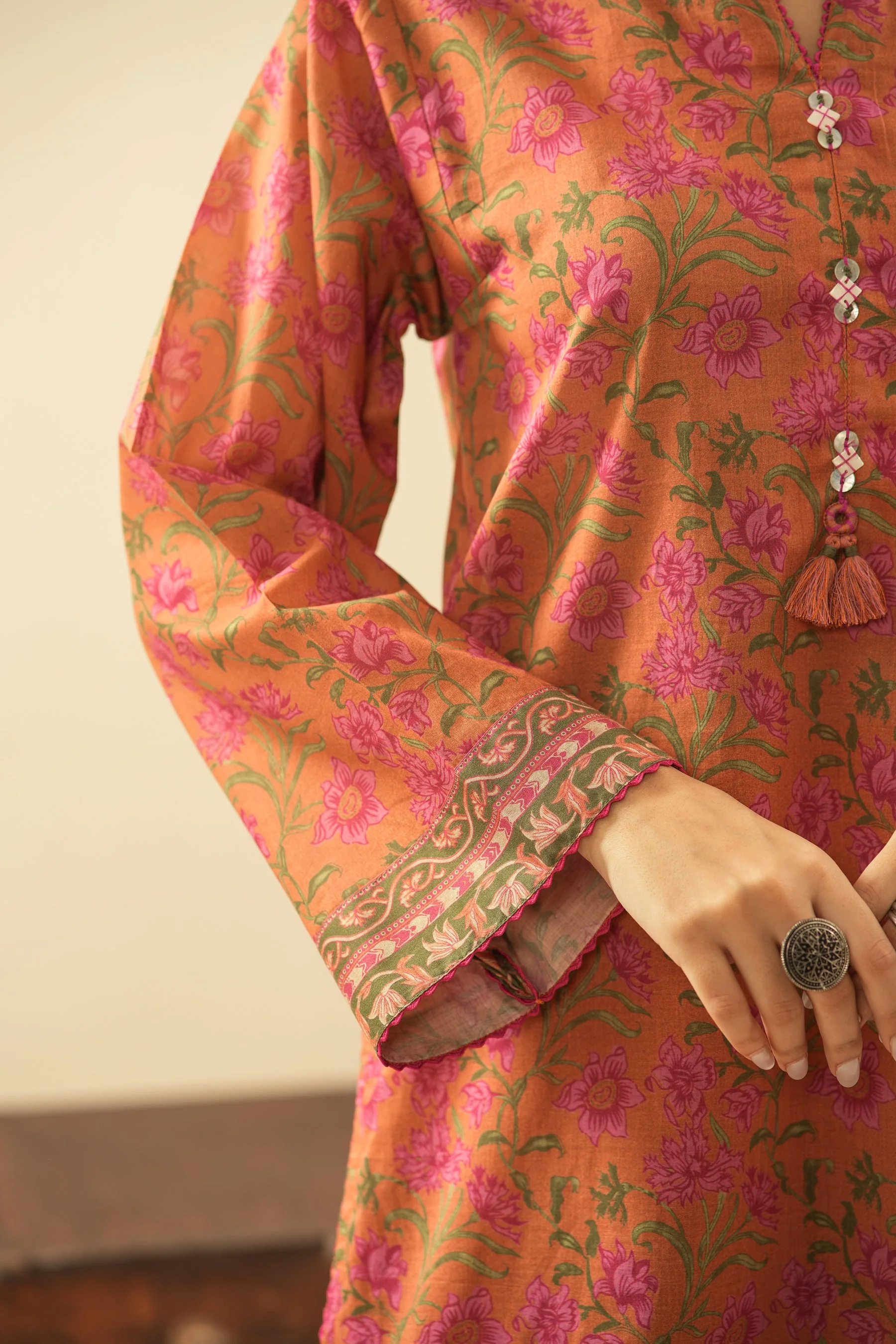 PRINTED LAWN UNSTITCHED 3 PIECE SUIT - Image 2