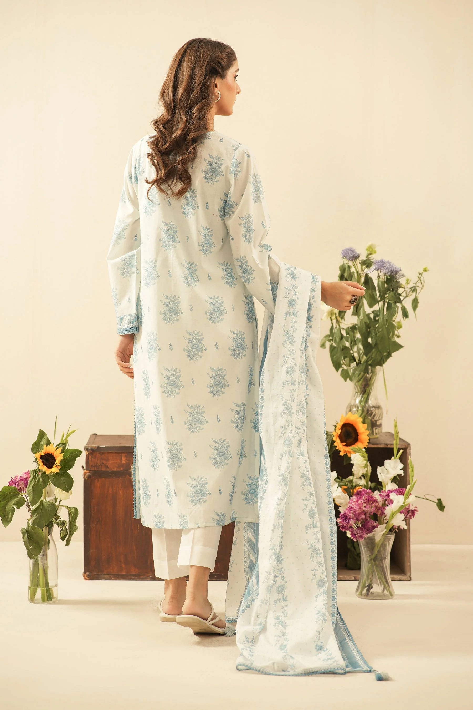 PRINTED LAWN UNSTITCHED 3 PIECE SUIT - Image 6