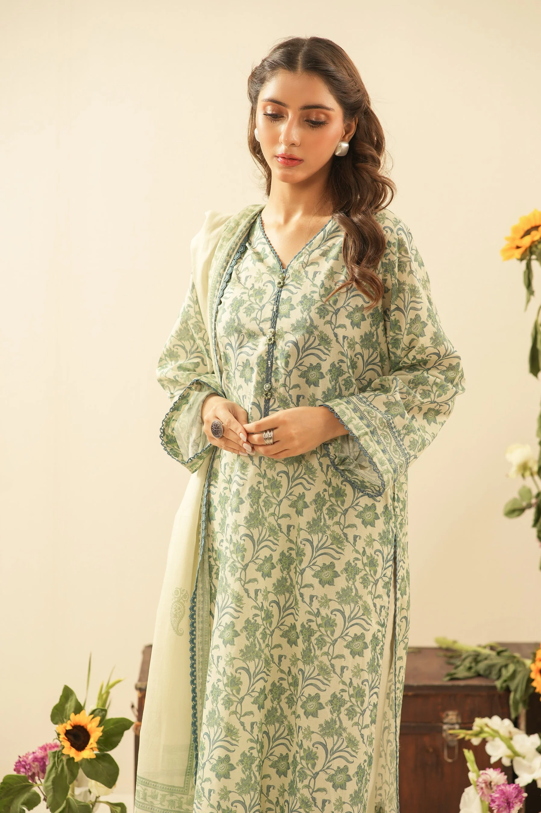 PRINTED LAWN UNSTITCHED 3 PIECE SUIT - Image 4