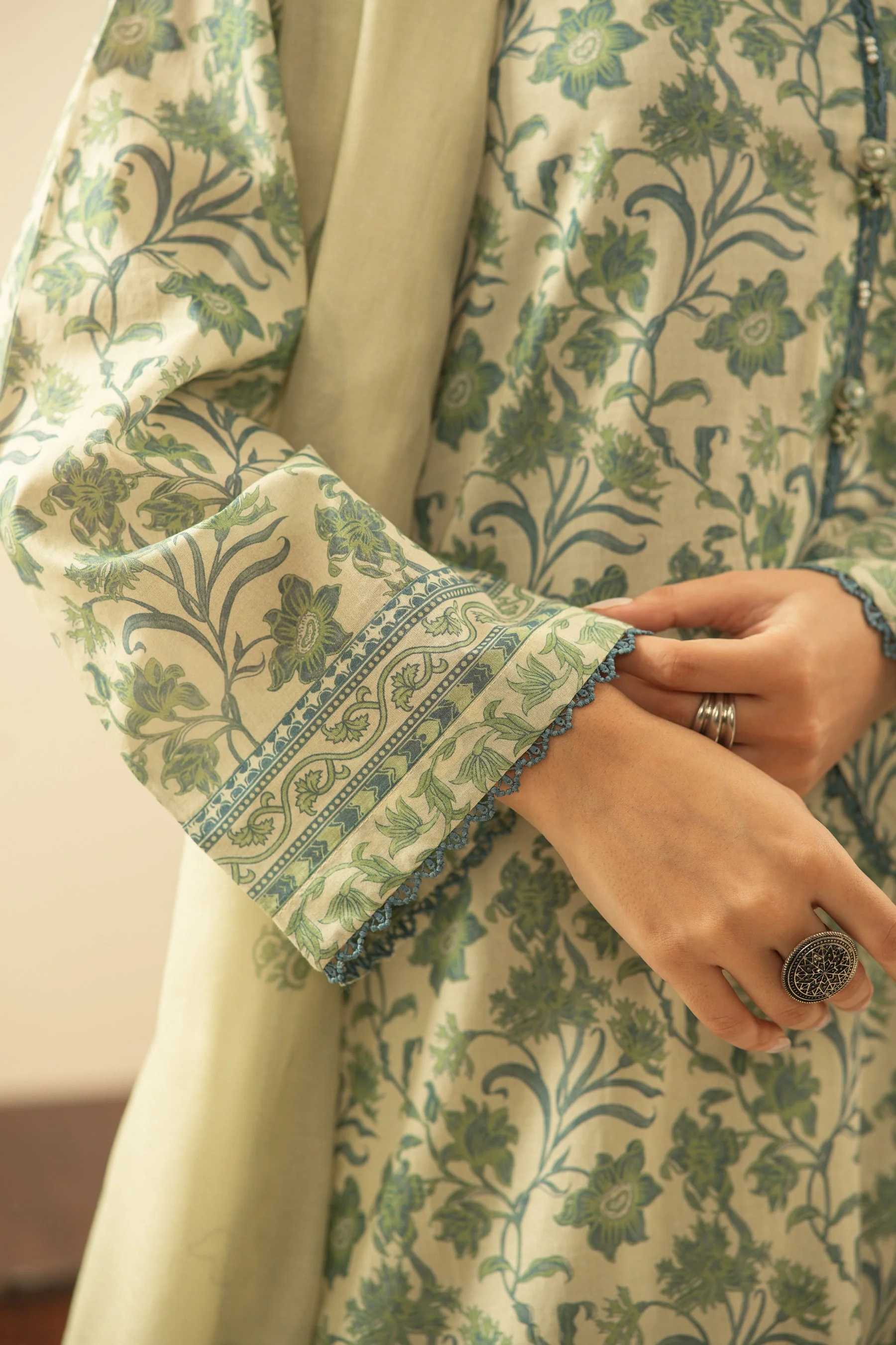 PRINTED LAWN UNSTITCHED 3 PIECE SUIT - Image 5