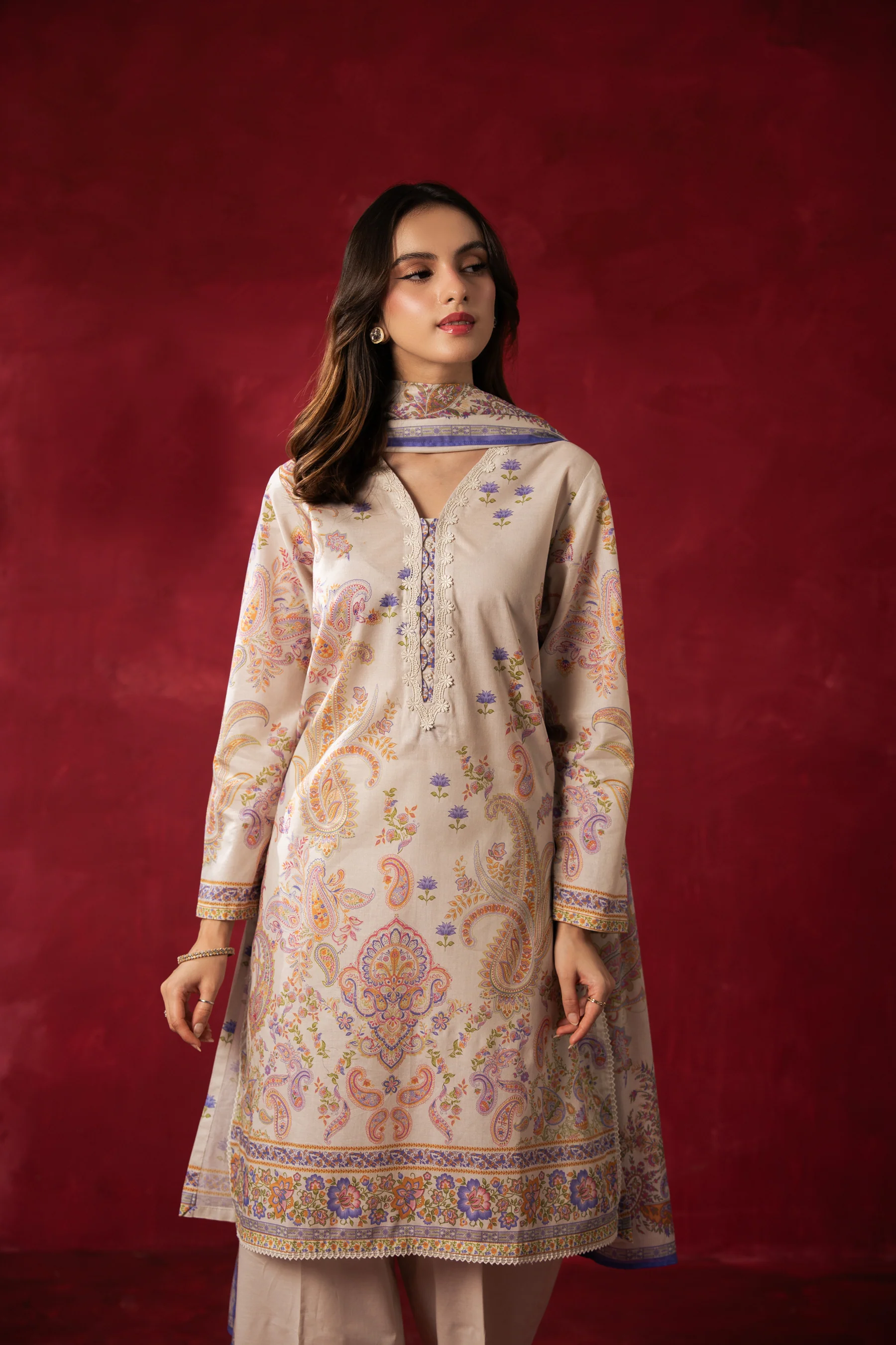 PRINTED LAWN UNSTITCHED 3 PIECE SUIT - Image 3