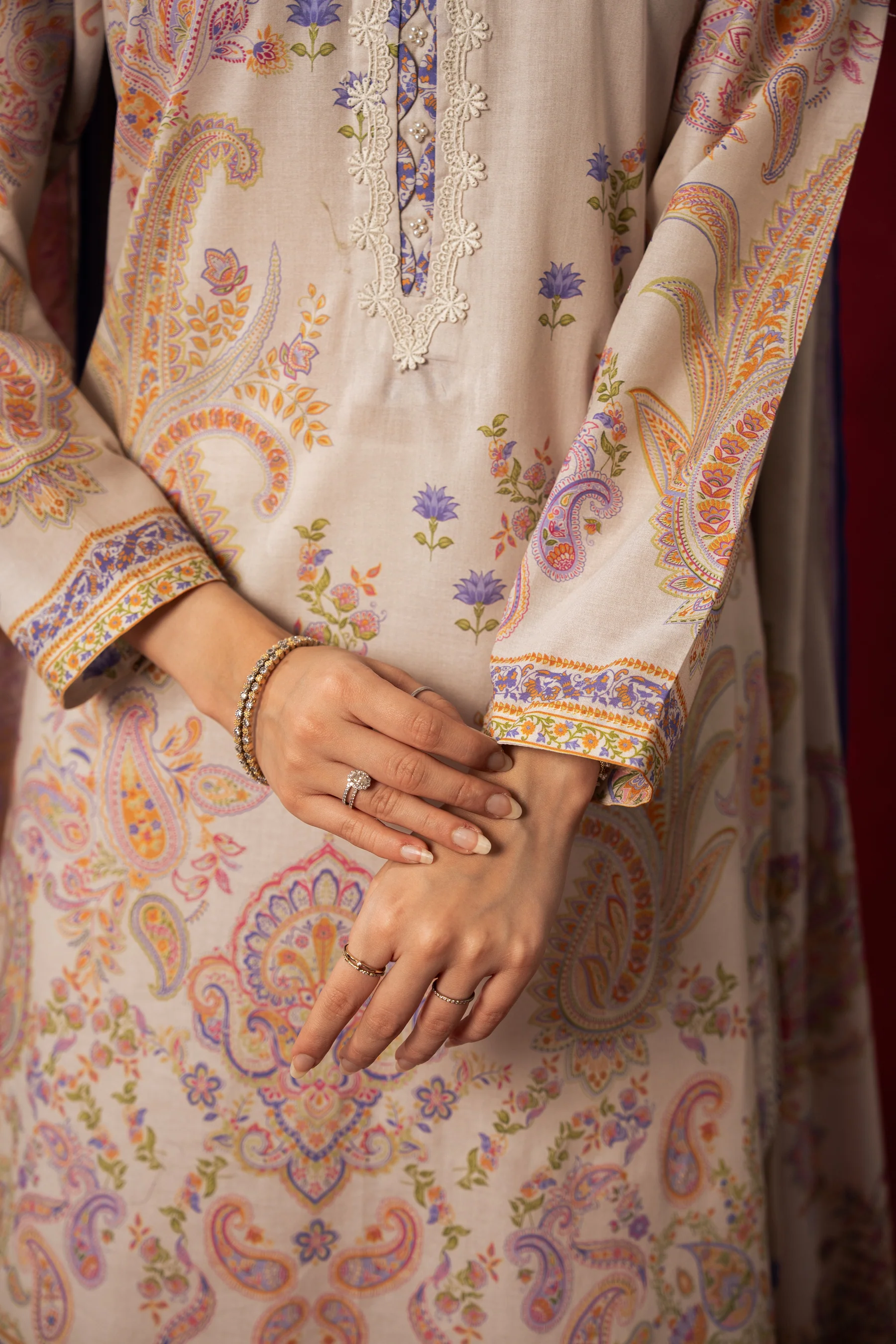 PRINTED LAWN UNSTITCHED 3 PIECE SUIT - Image 4