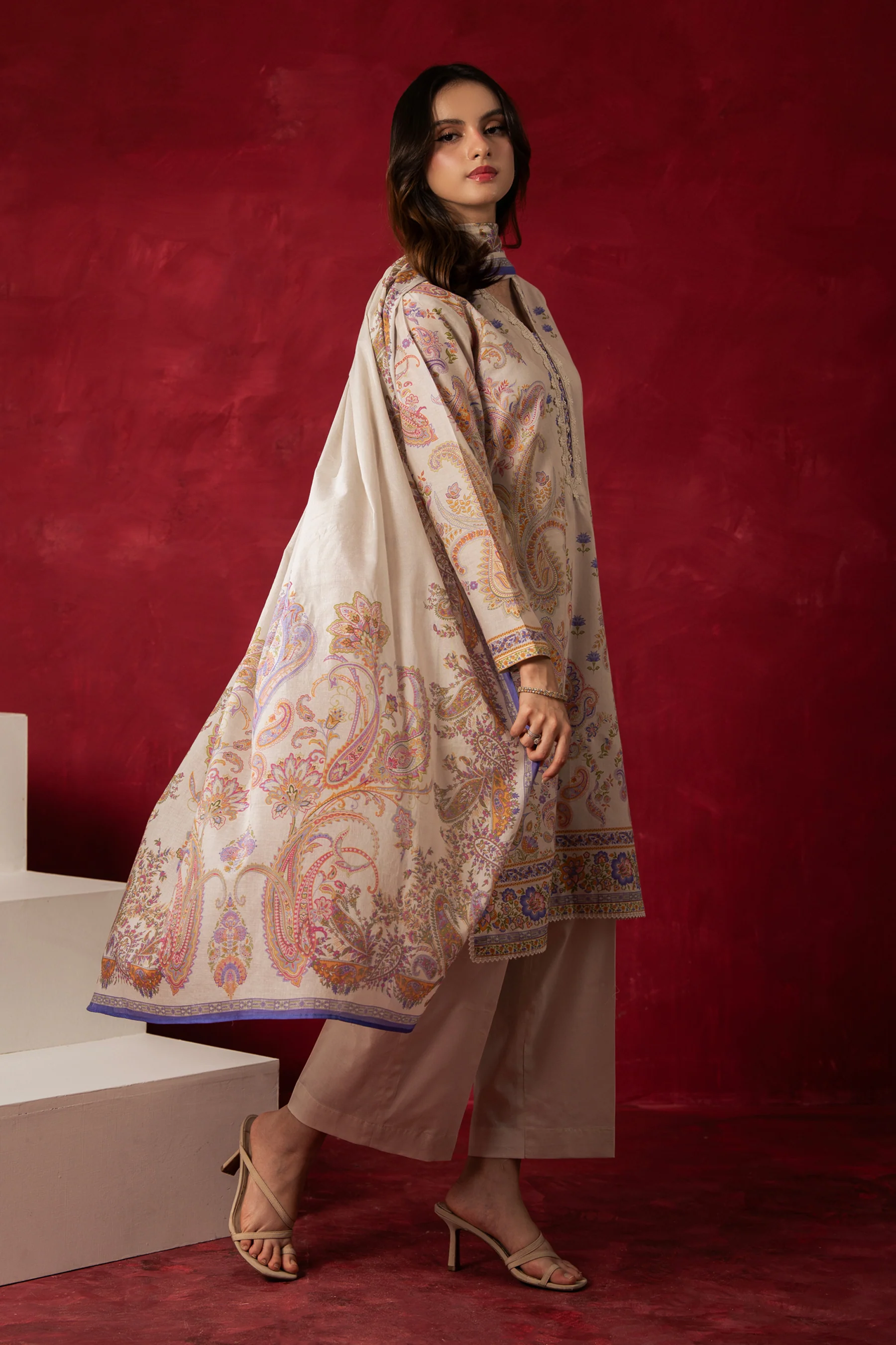 PRINTED LAWN UNSTITCHED 3 PIECE SUIT - Image 5