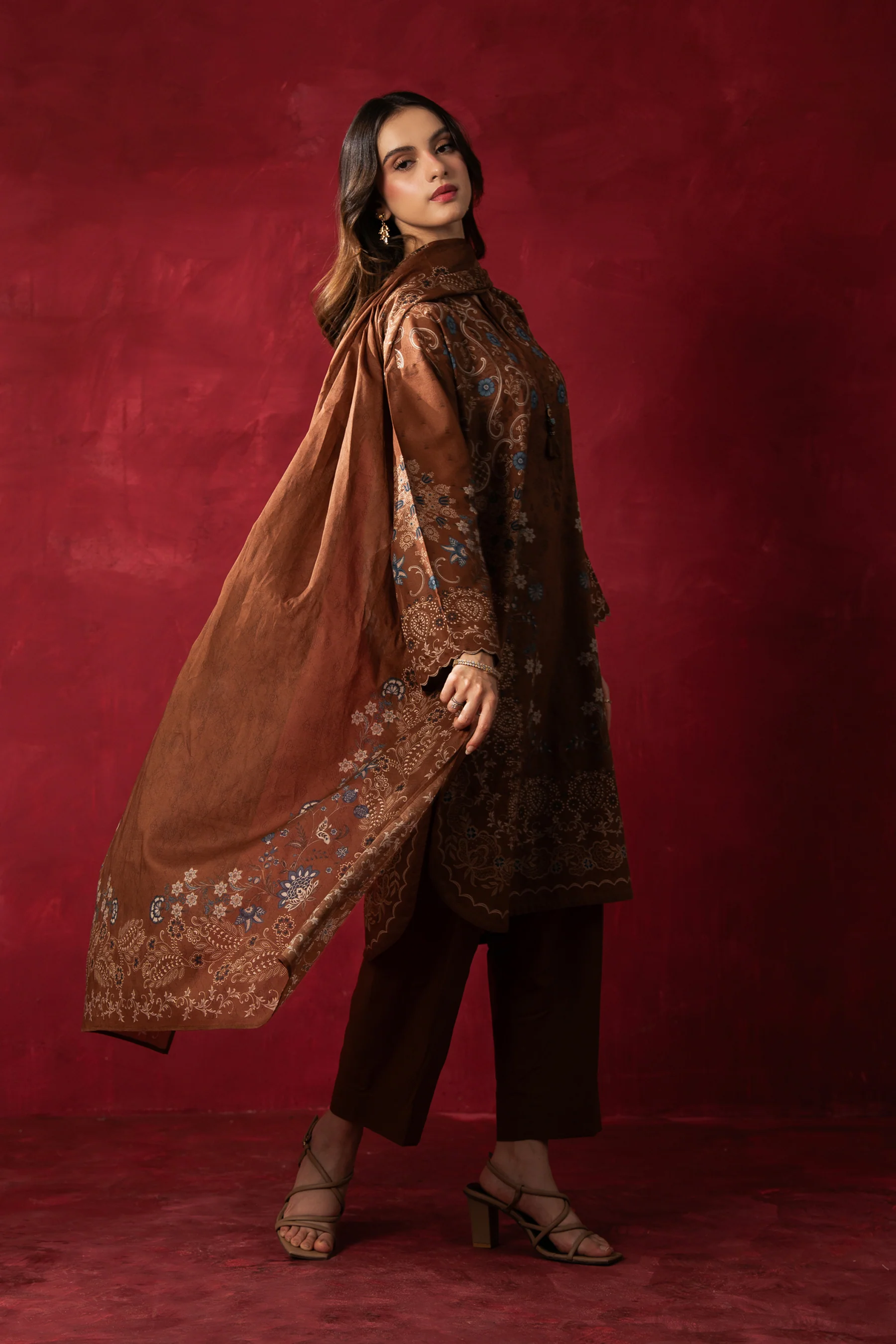 PRINTED LAWN UNSTITCHED 3 PIECE SUIT - Image 4