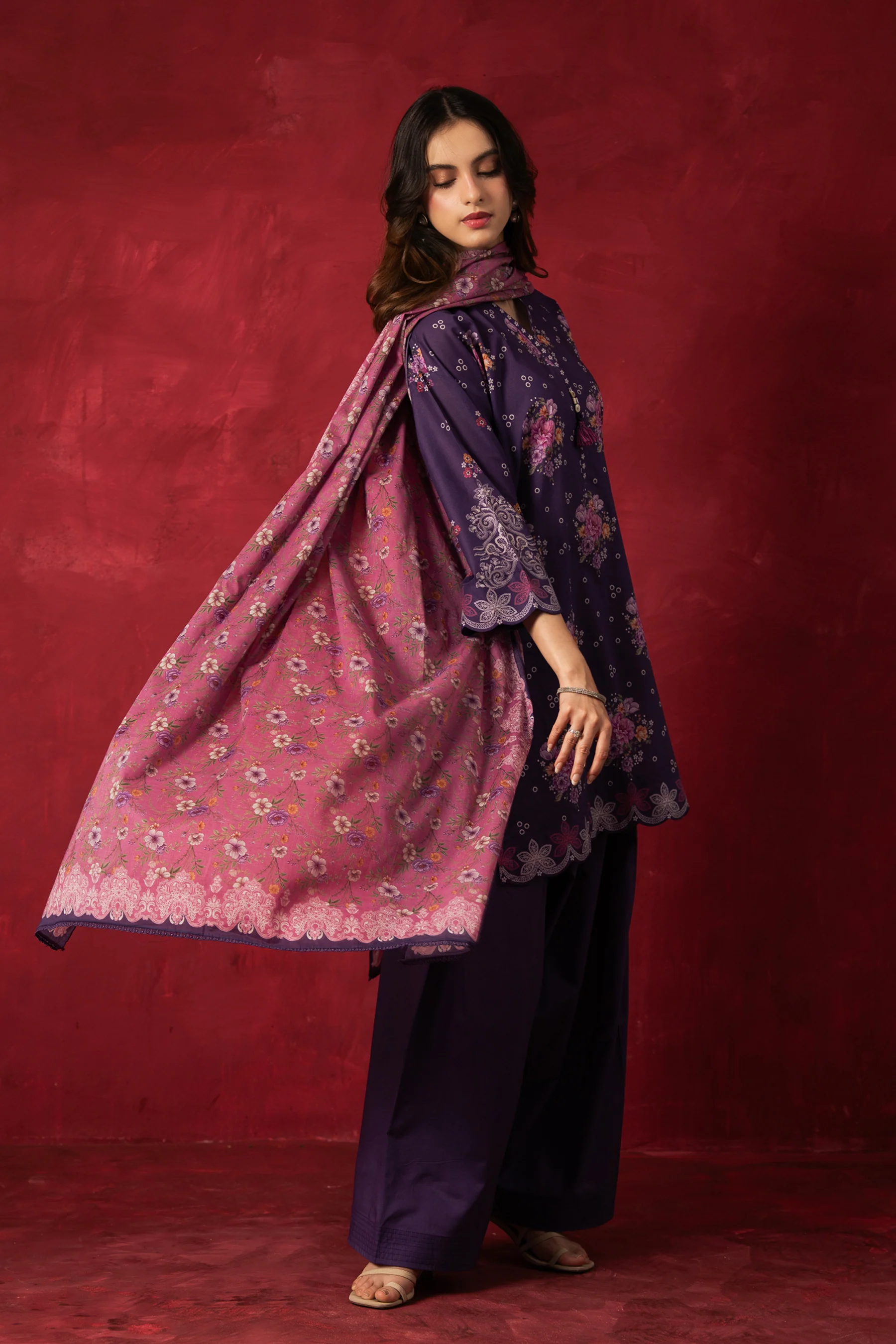 PRINTED LAWN UNSTITCHED 3 PIECE SUIT - Image 4