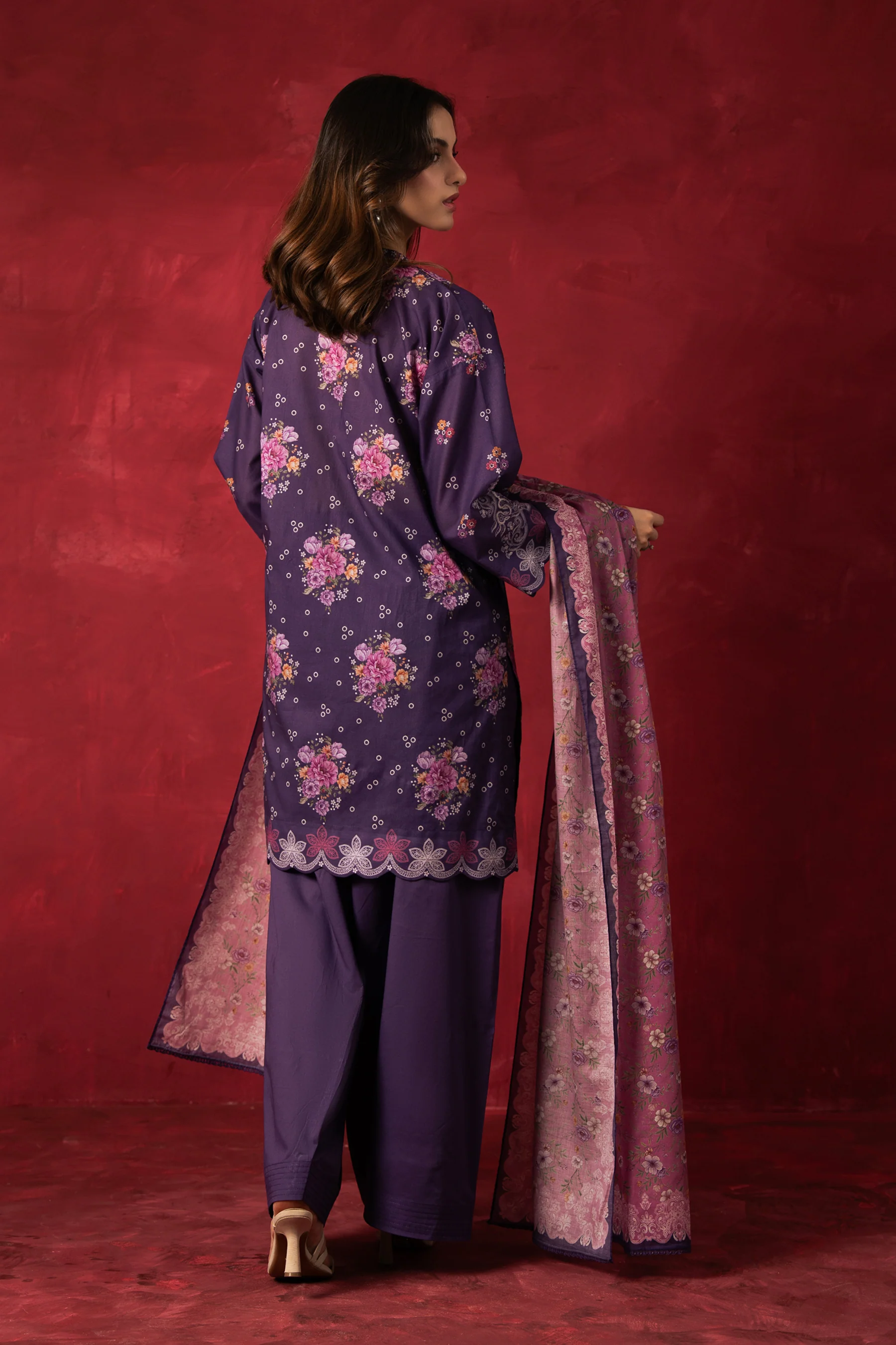 PRINTED LAWN UNSTITCHED 3 PIECE SUIT - Image 5