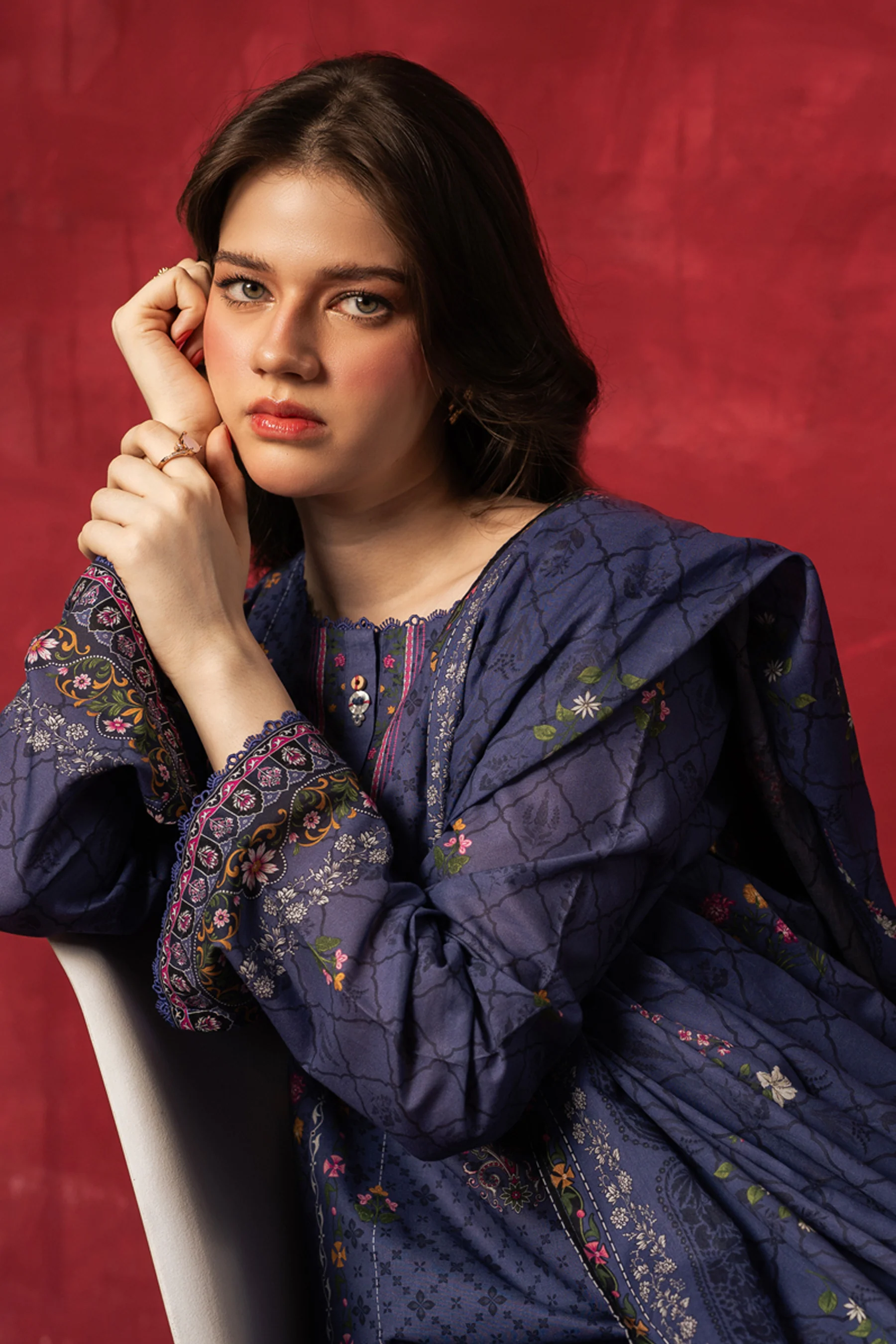 PRINTED LAWN UNSTITCHED 3 PIECE SUIT - Image 3